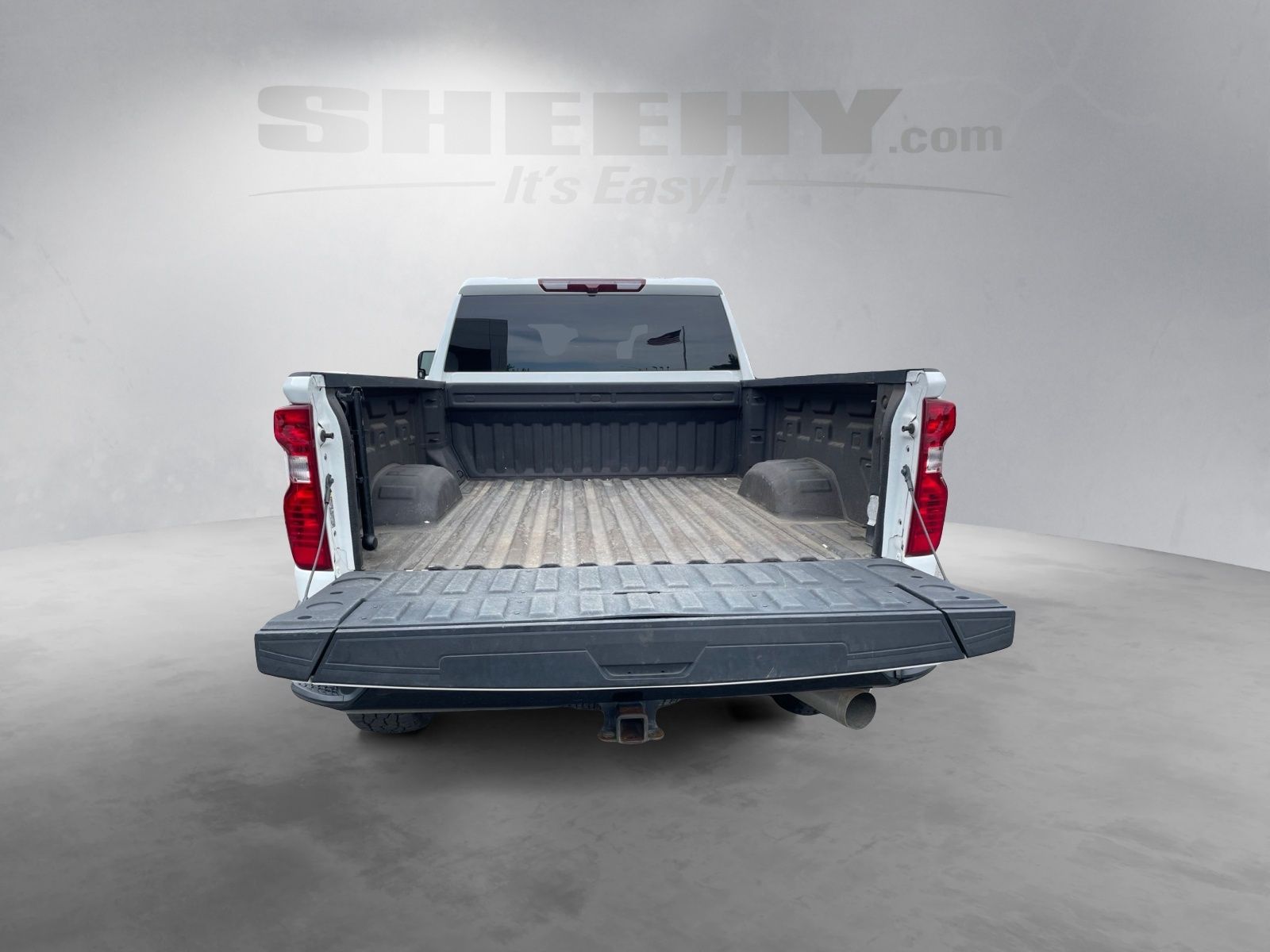 Used 2022 Summit White Chevrolet Custom image 19