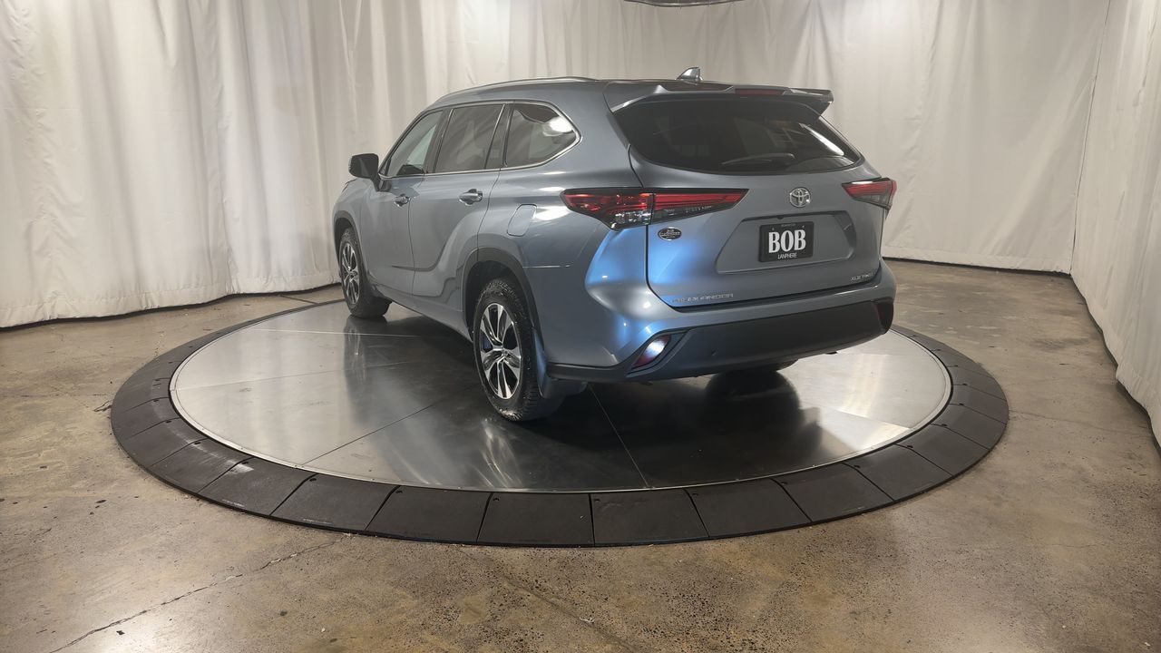 2021 Toyota Highlander XLE photo 8