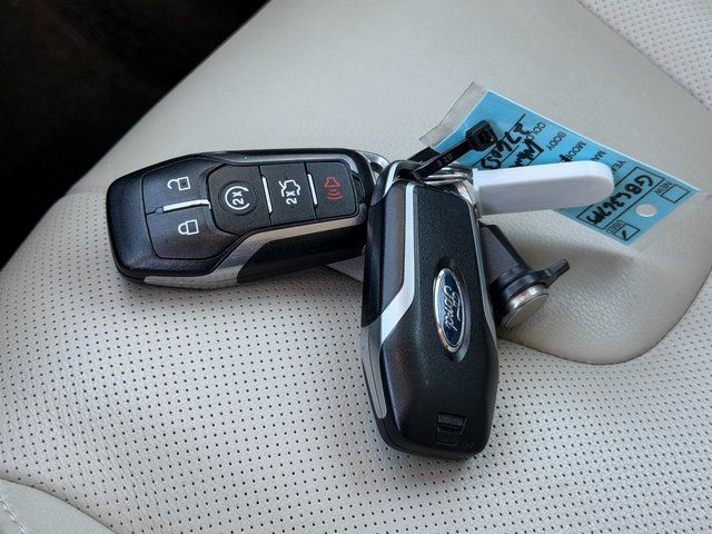 Used 2016 Oxford White Ford Titanium image 41