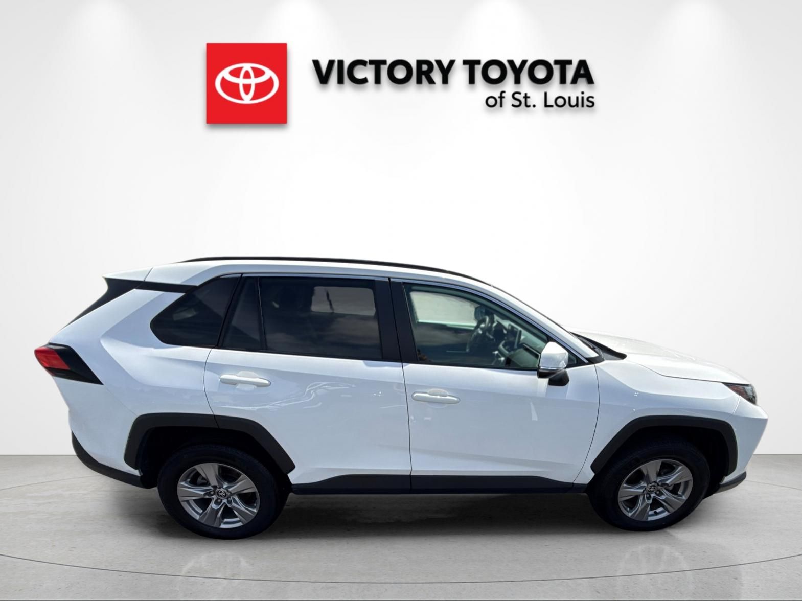 Used 2025 White Toyota XLE image 2