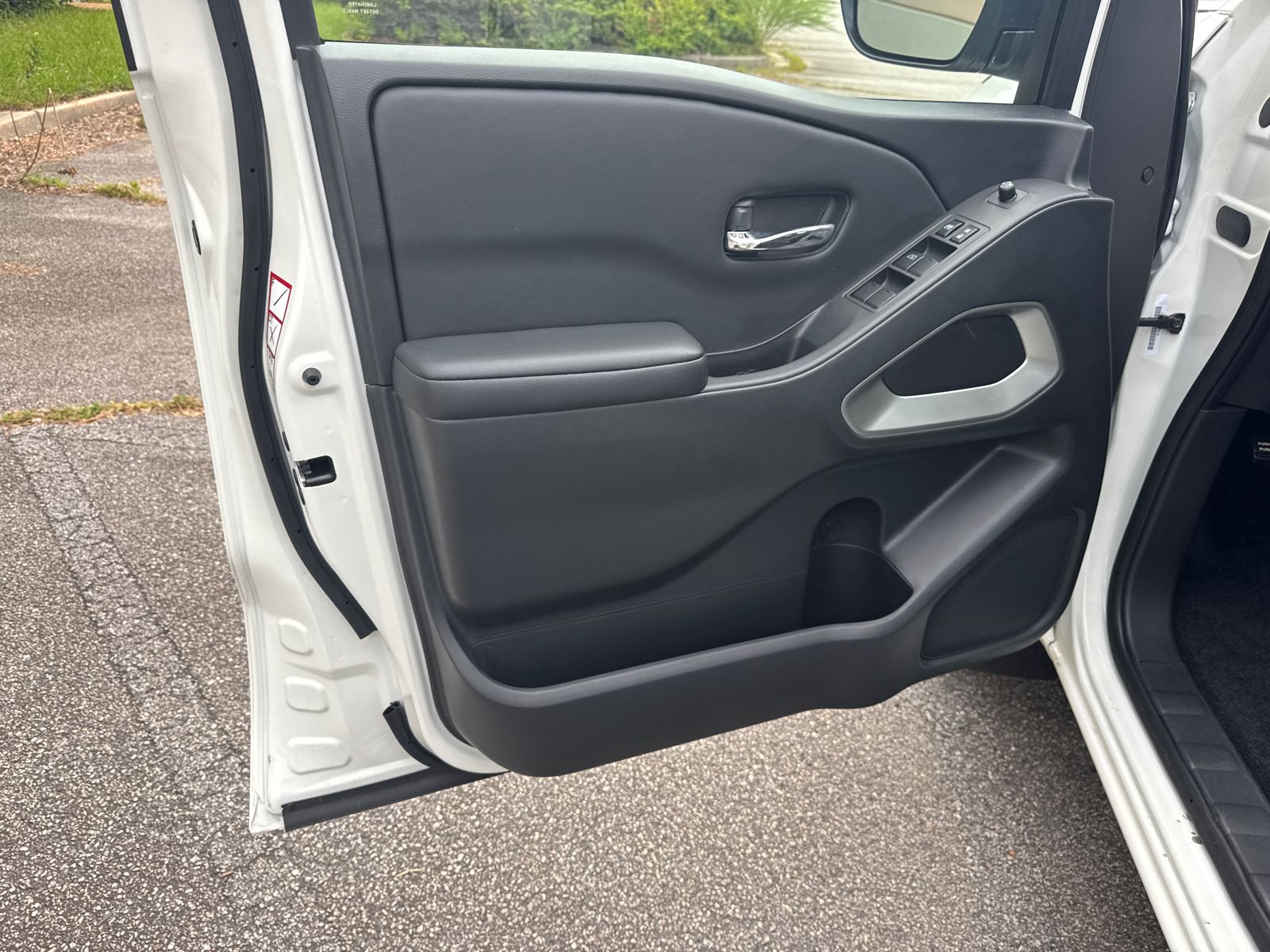 Used 2025 White Nissan SV image 10