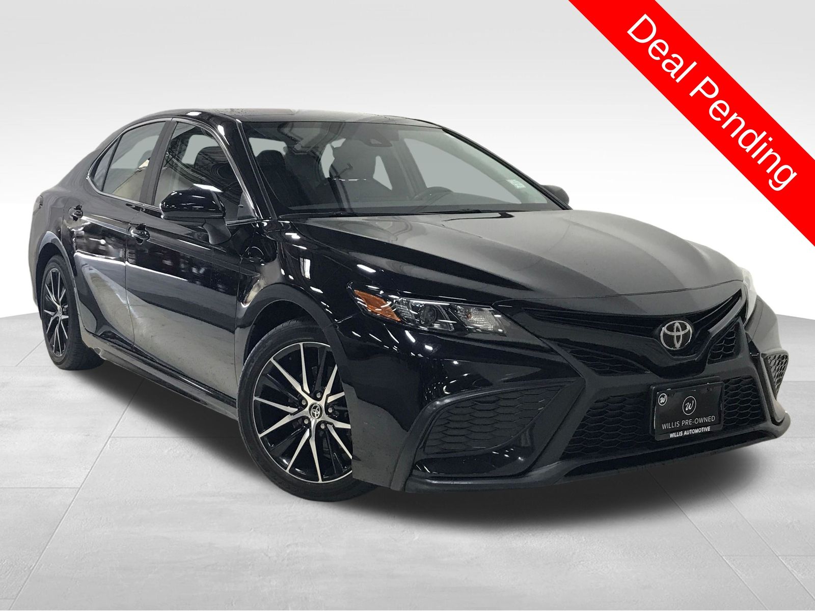 Midnight Black Metallic 2021 Toyota Camry Sedan Front-Wheel Drive 8-Speed Automatic