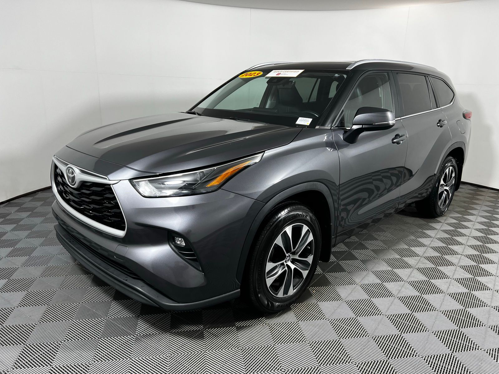 Thumbnail: 2023 Toyota Highlander - 30