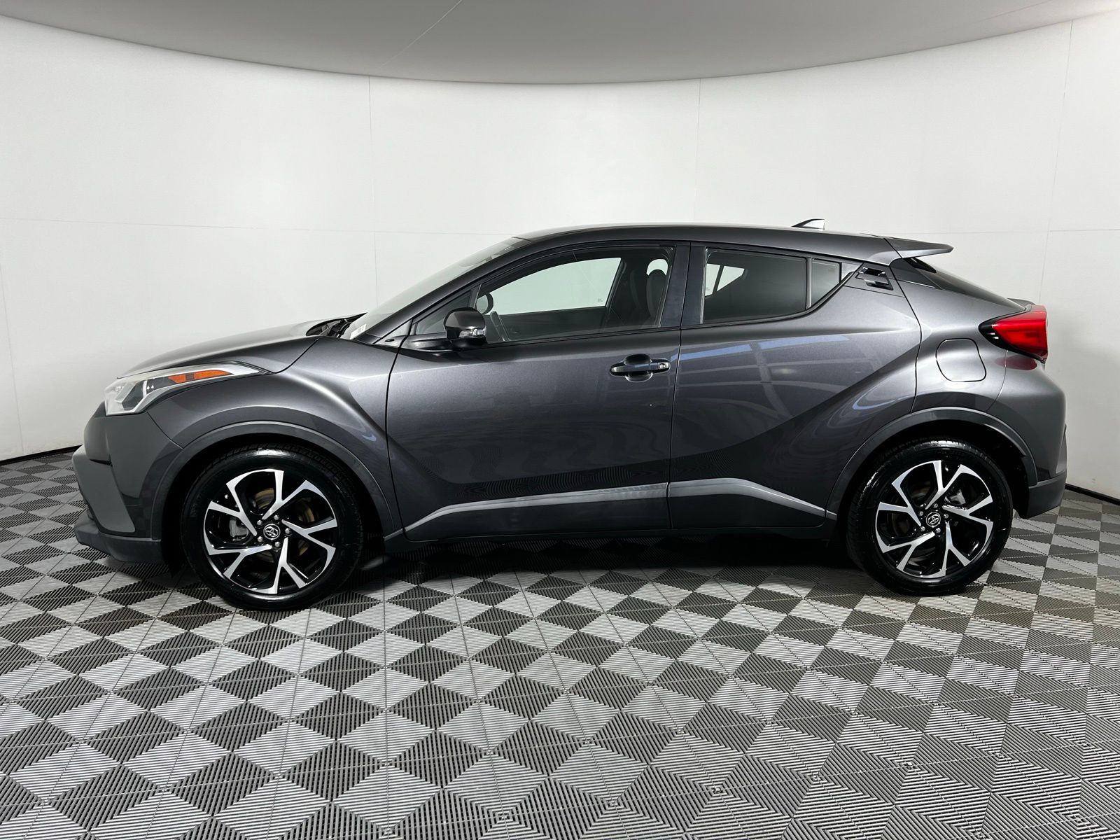 2018 Toyota C-HR XLE 8