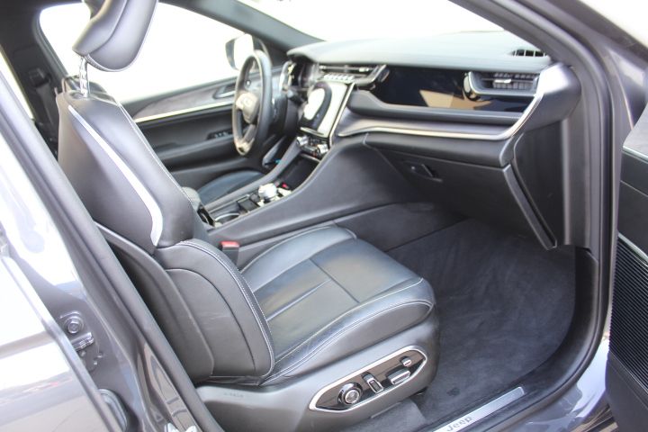 Used Car 2022 Jeep Grand Cherokee  Overland For Sale Under $40,000 In Austin, Texas