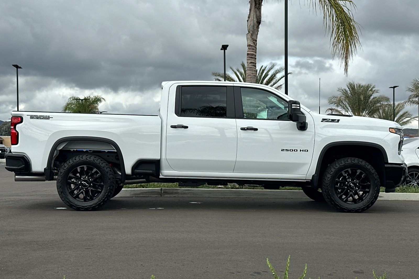 View vehicle photo 3