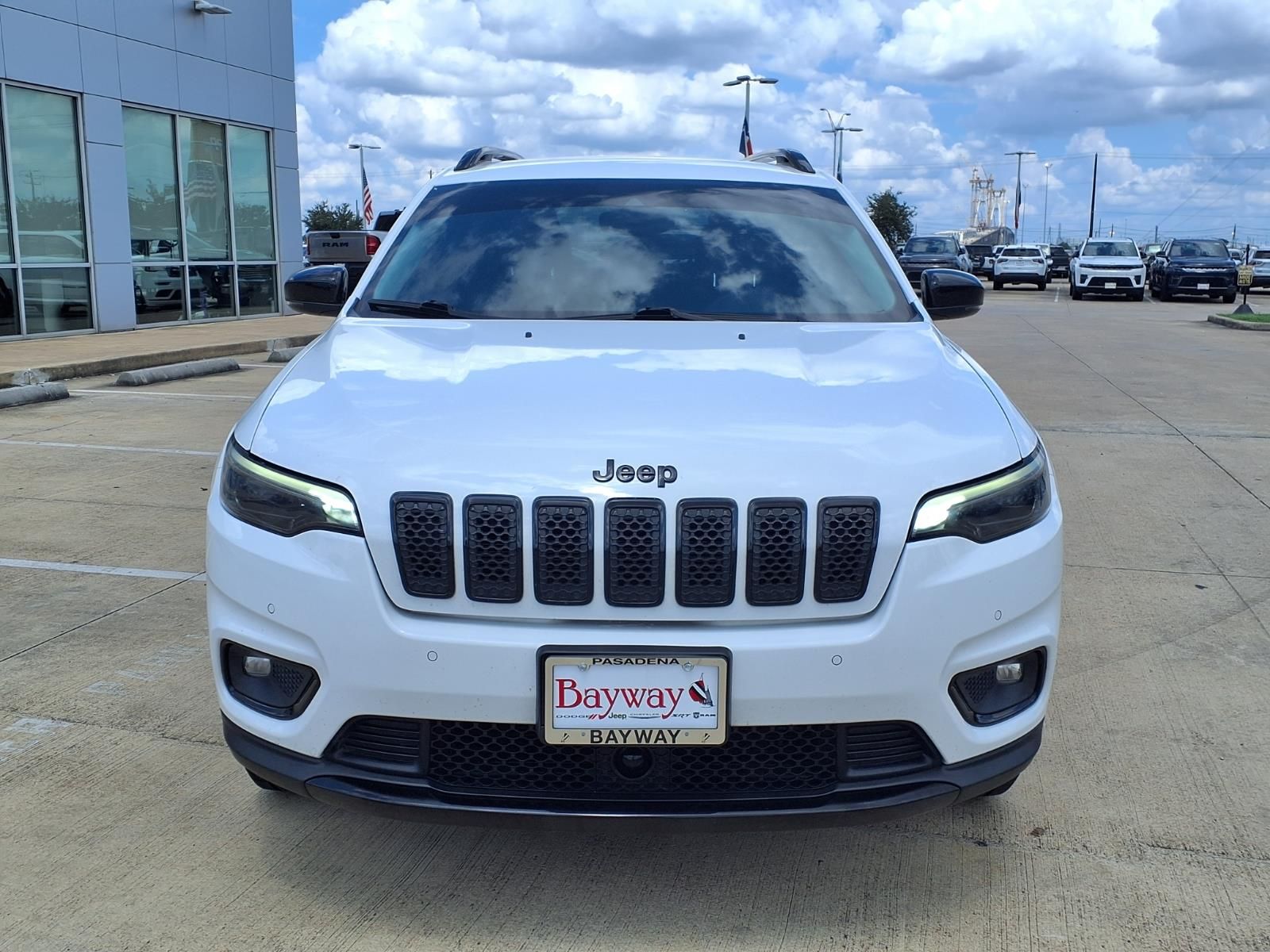 2023 Jeep Cherokee Altitude White at Emmons Autoplex