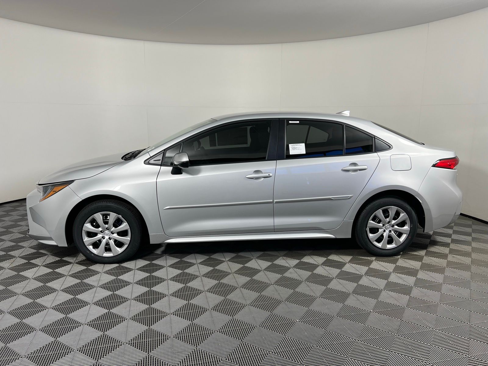 2025 Toyota Corolla LE 8