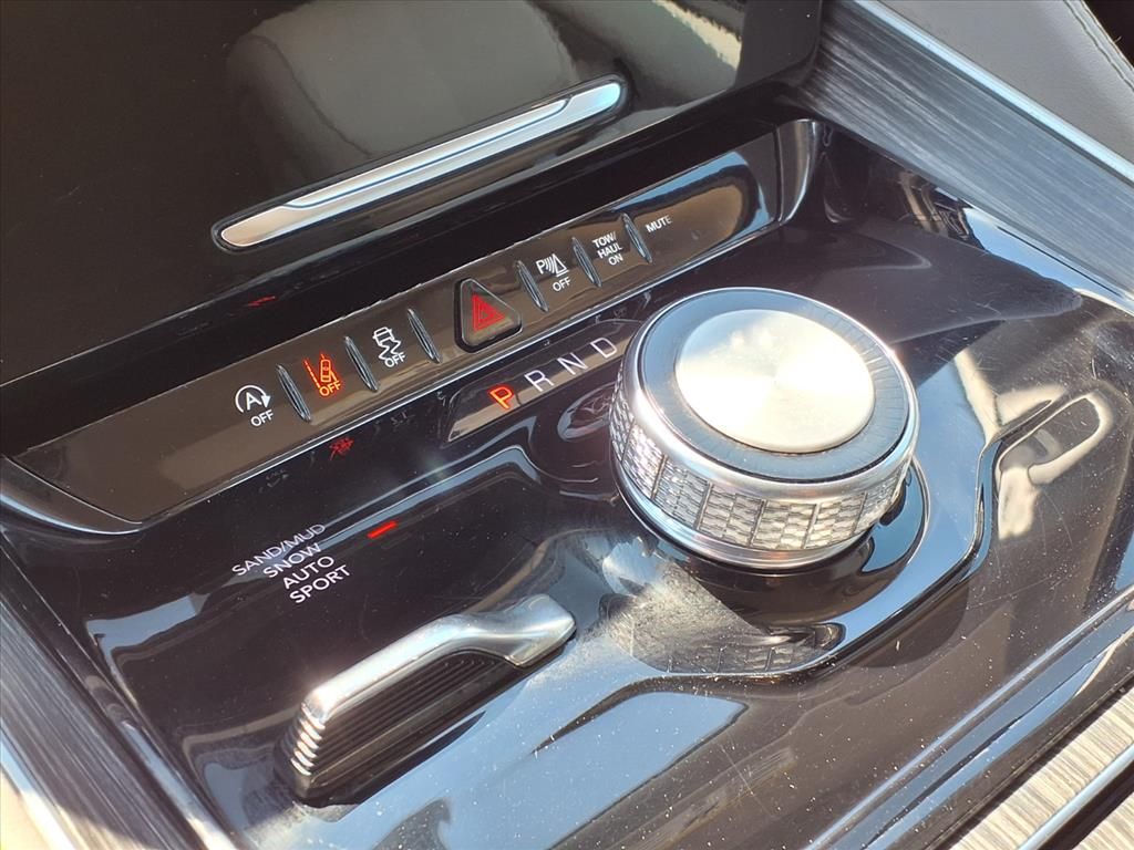 2024 Jeep Wagoneer Series II Silver at River Oaks CDJR