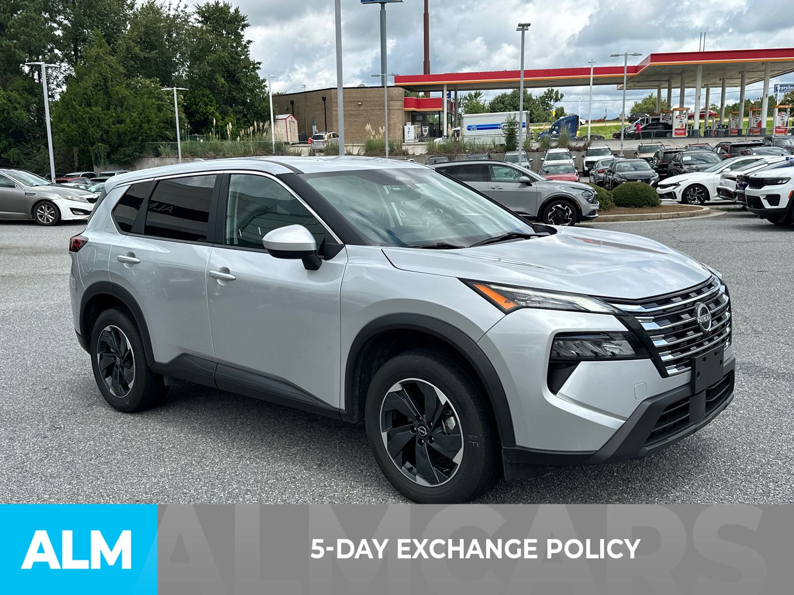 Used 2024 Silver Nissan SV image 3