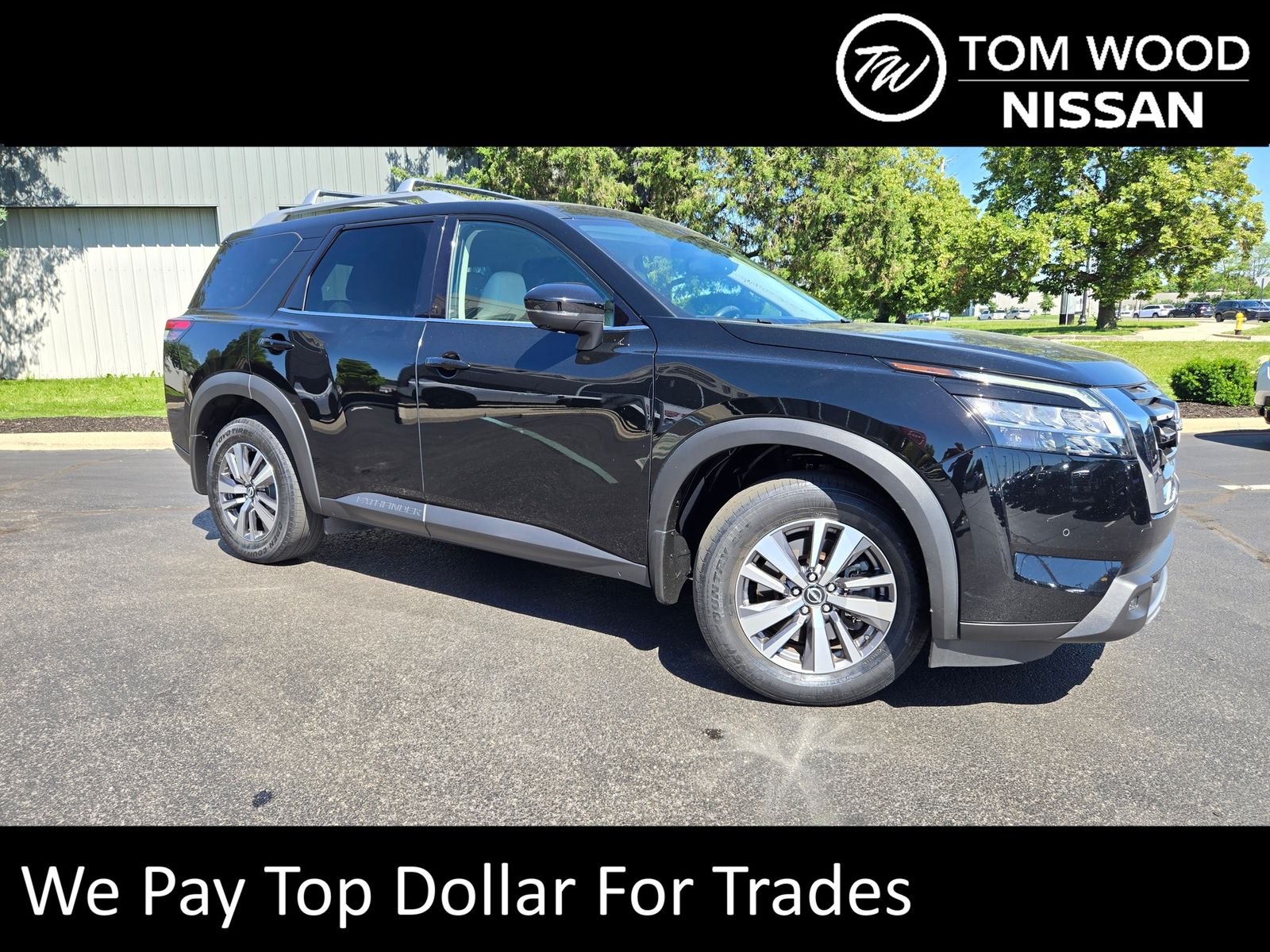 Super Black 2022 Nissan Pathfinder SL 4WD SUV / Crossover All-Wheel Drive 9-Speed Automatic
