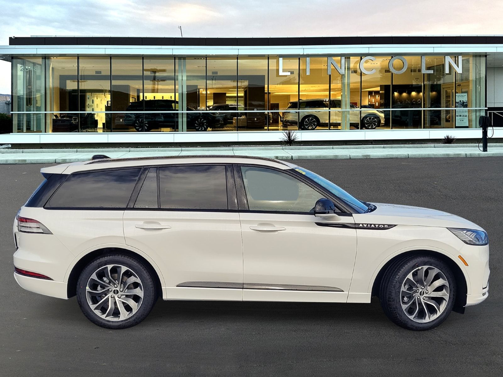 New 2026 White Lincoln Premiere image 3