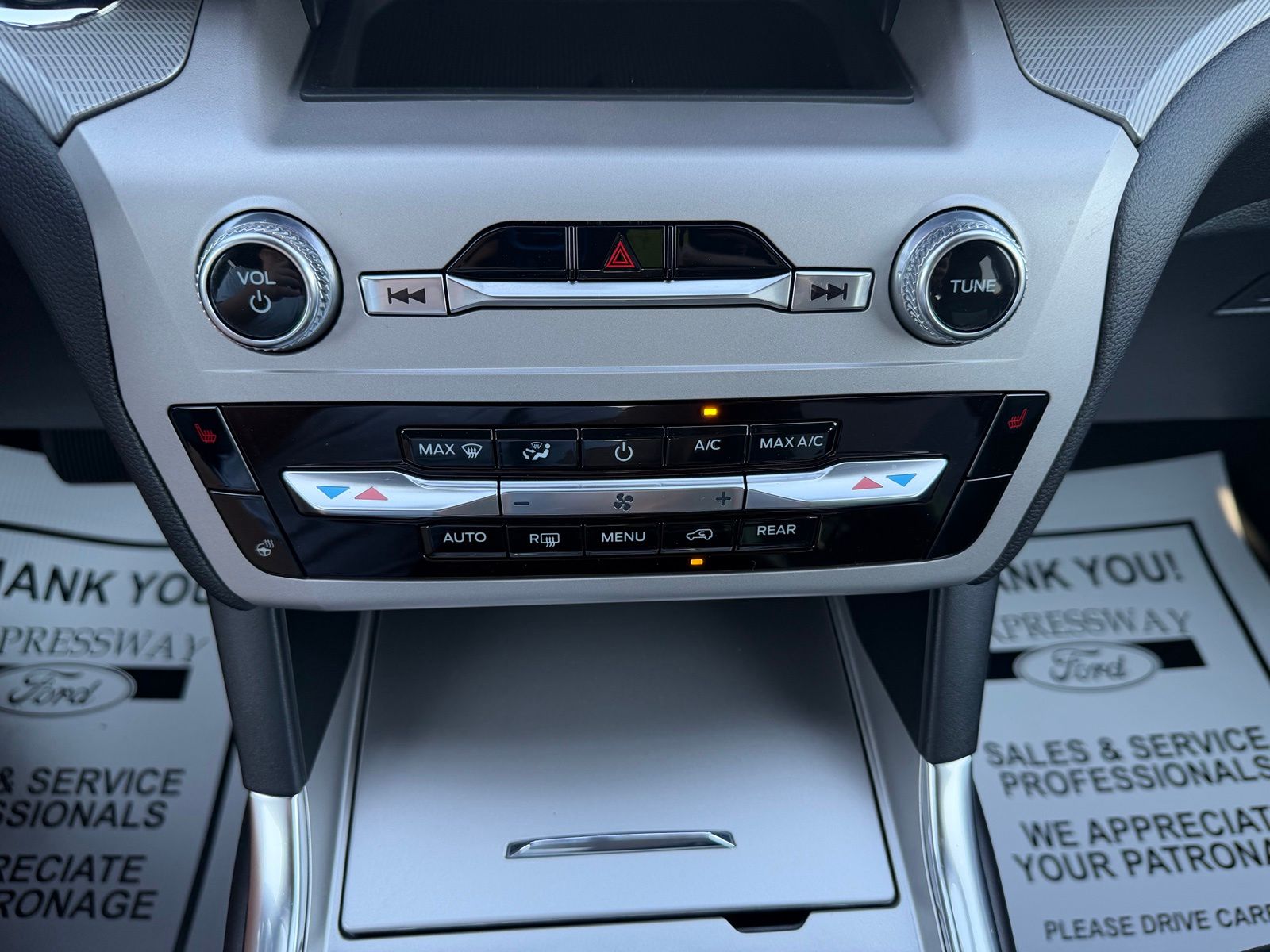 2024 Ford Explorer image 23