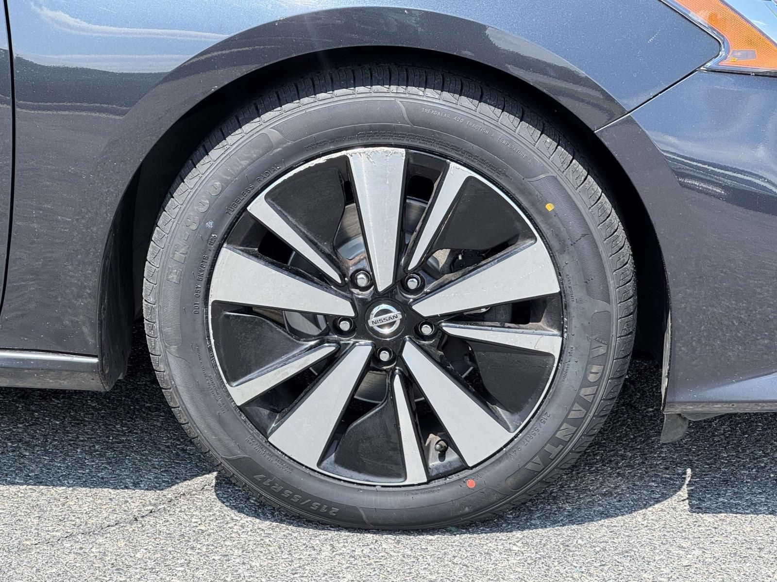 View vehicle photo 7