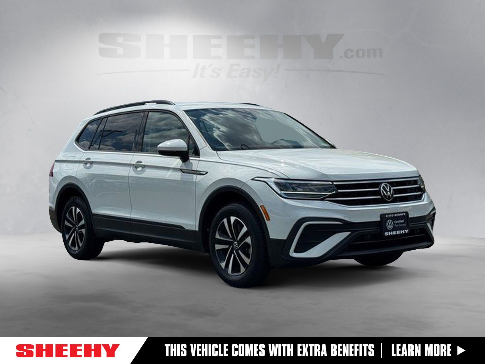 Pure White 2023 Volkswagen Tiguan SUV / Crossover Front-Wheel Drive 8-Speed Automatic