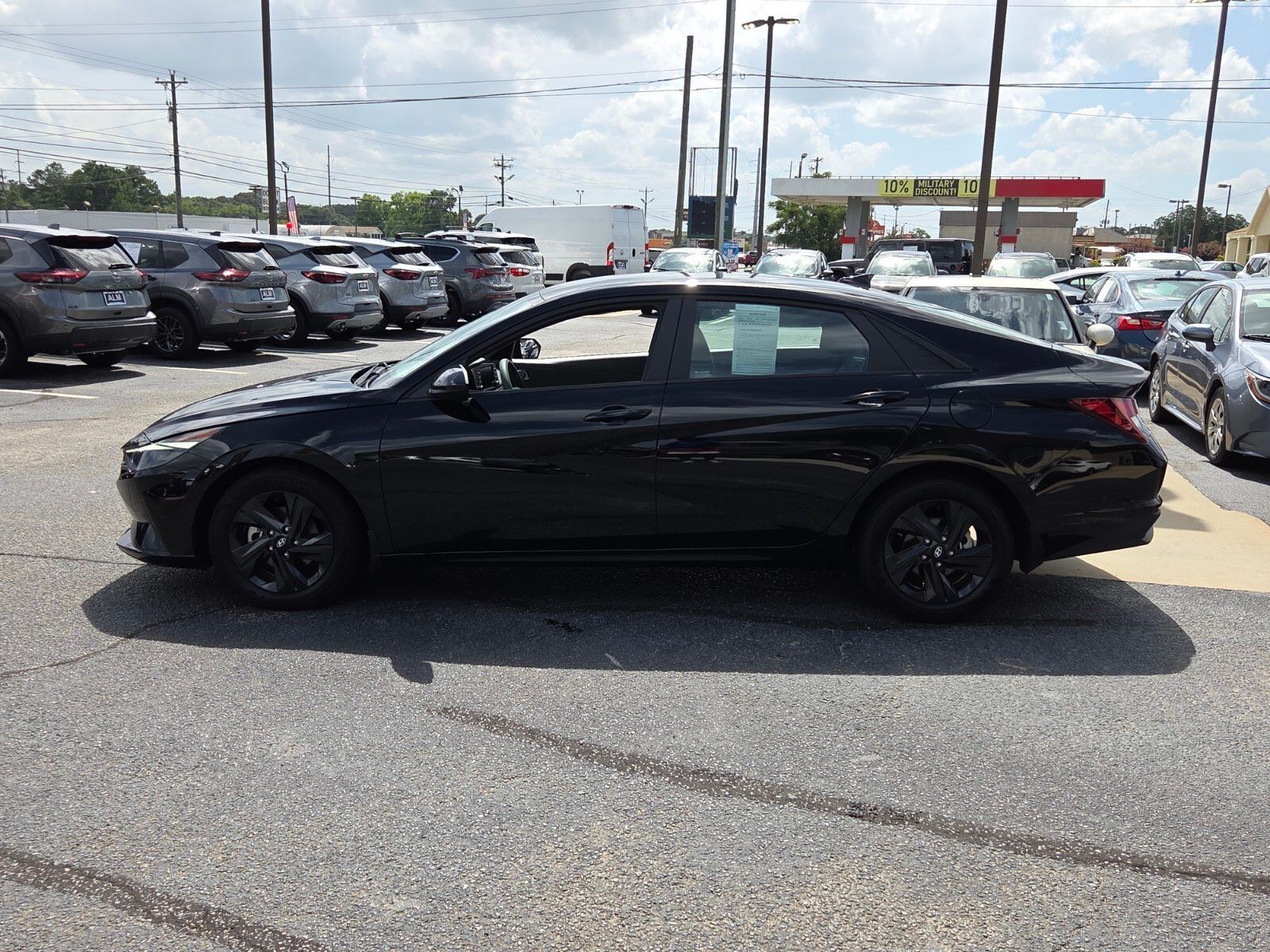 Used 2023 Black Hyundai SEL image 5