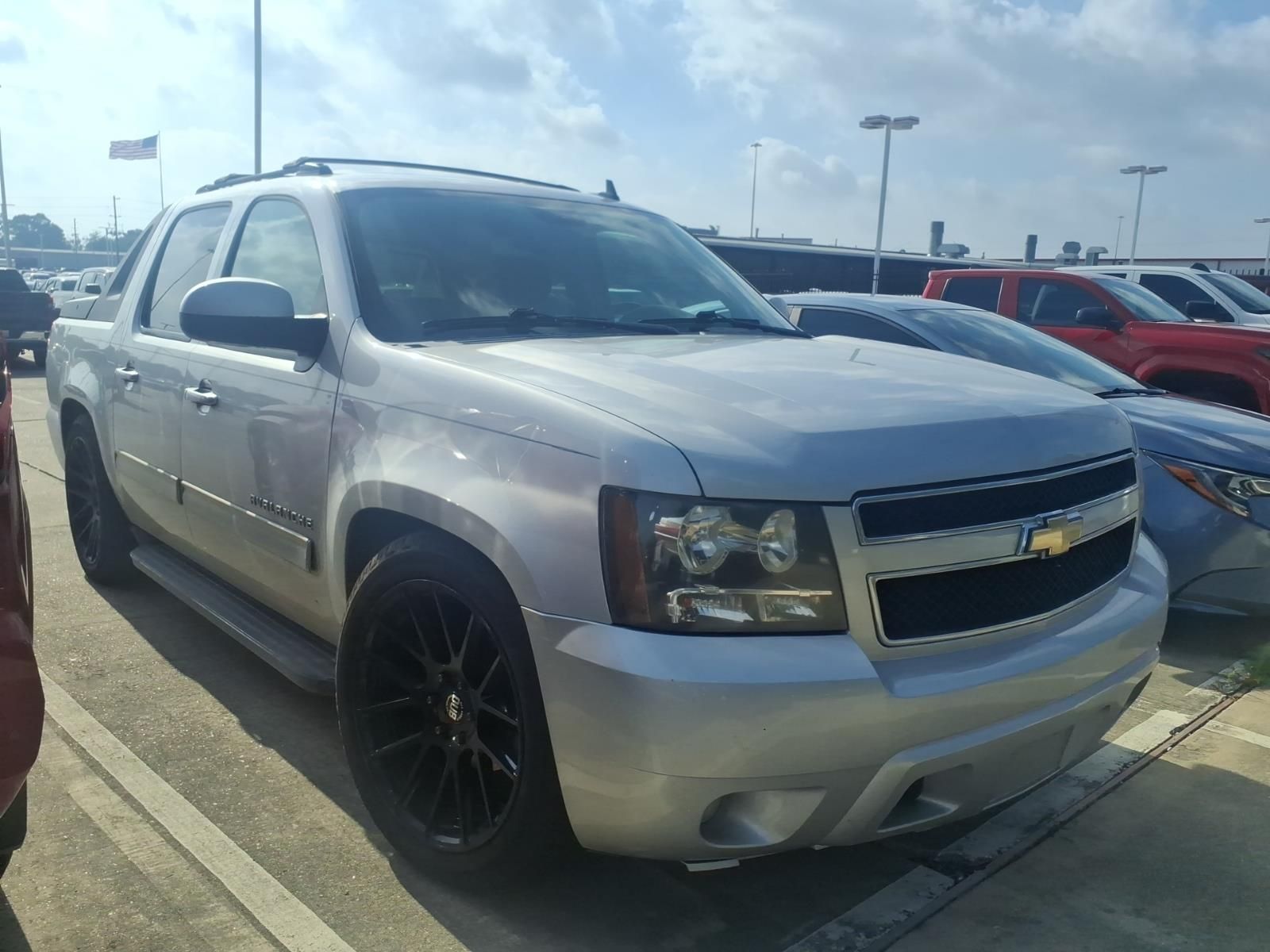 Sheer Silver Metallic 2011 Chevrolet Avalanche Pickup Truck 4X2 6-Speed Automatic