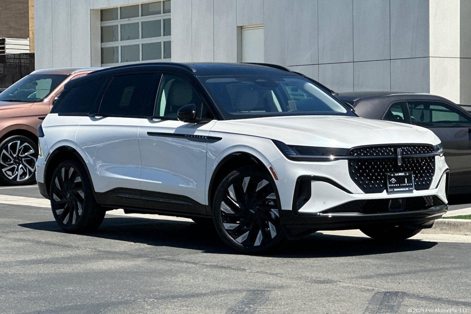 White Platinum Clearcoat Metallic 2026 Lincoln Nautilus SUV / Crossover All-Wheel Drive Continuously Variable Transmission