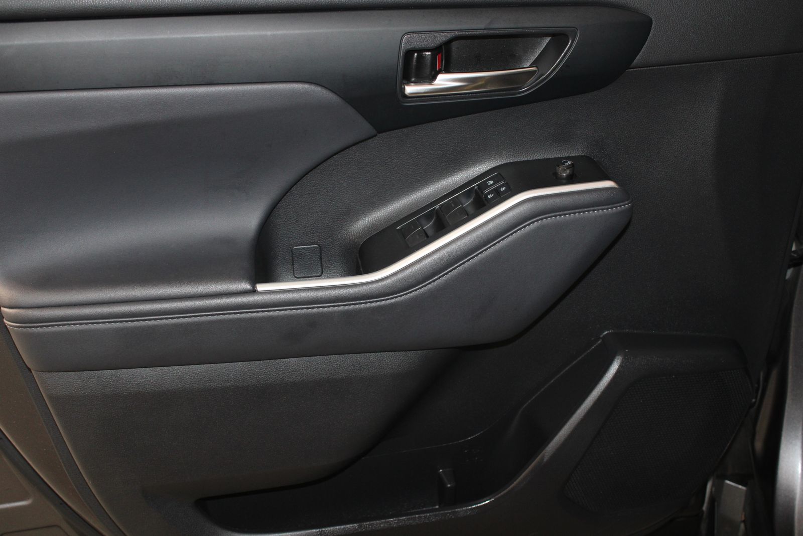 Used 2022 Gray Toyota XLE image 26