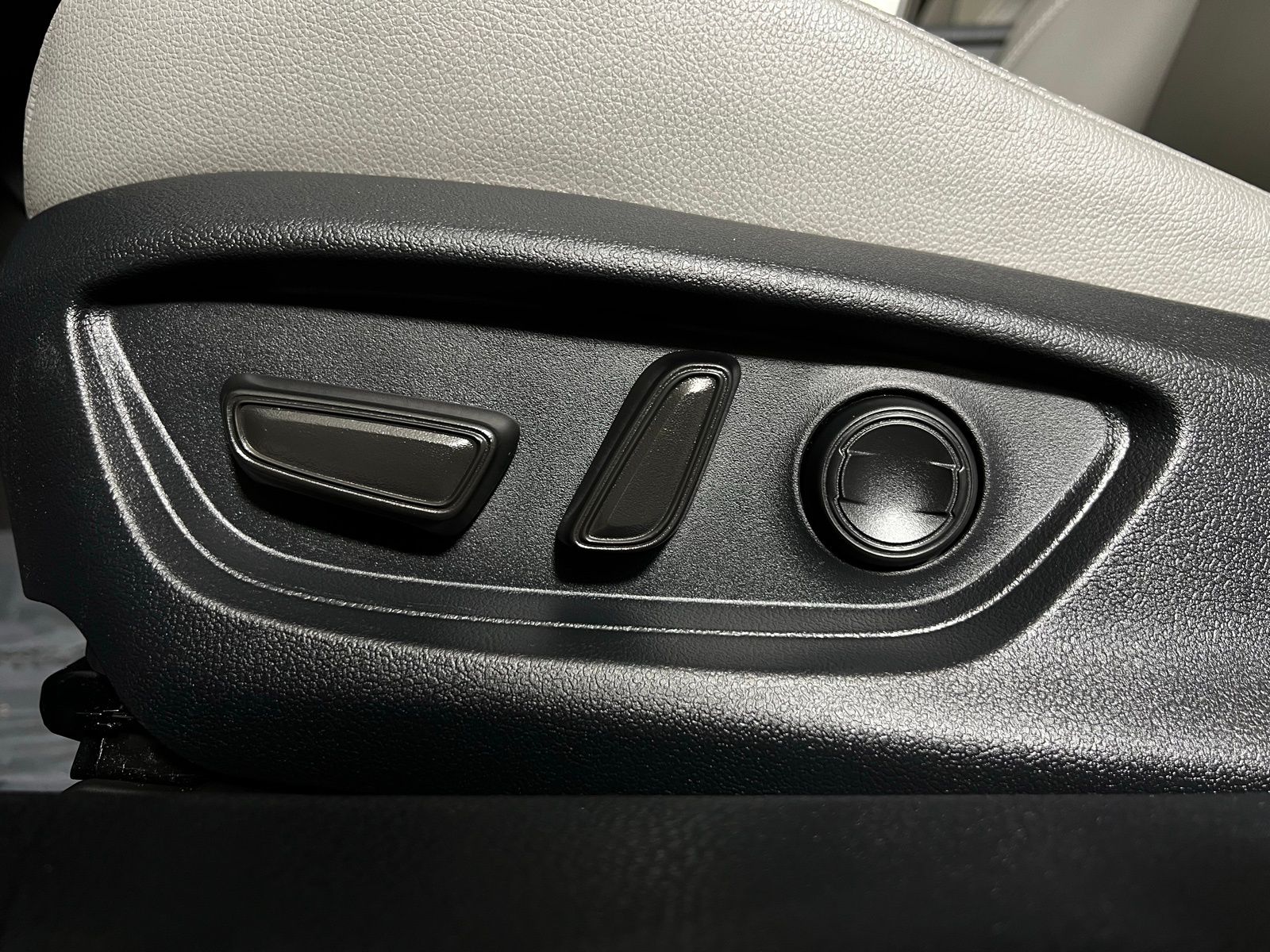 Thumbnail: 2025 Toyota Camry - 14