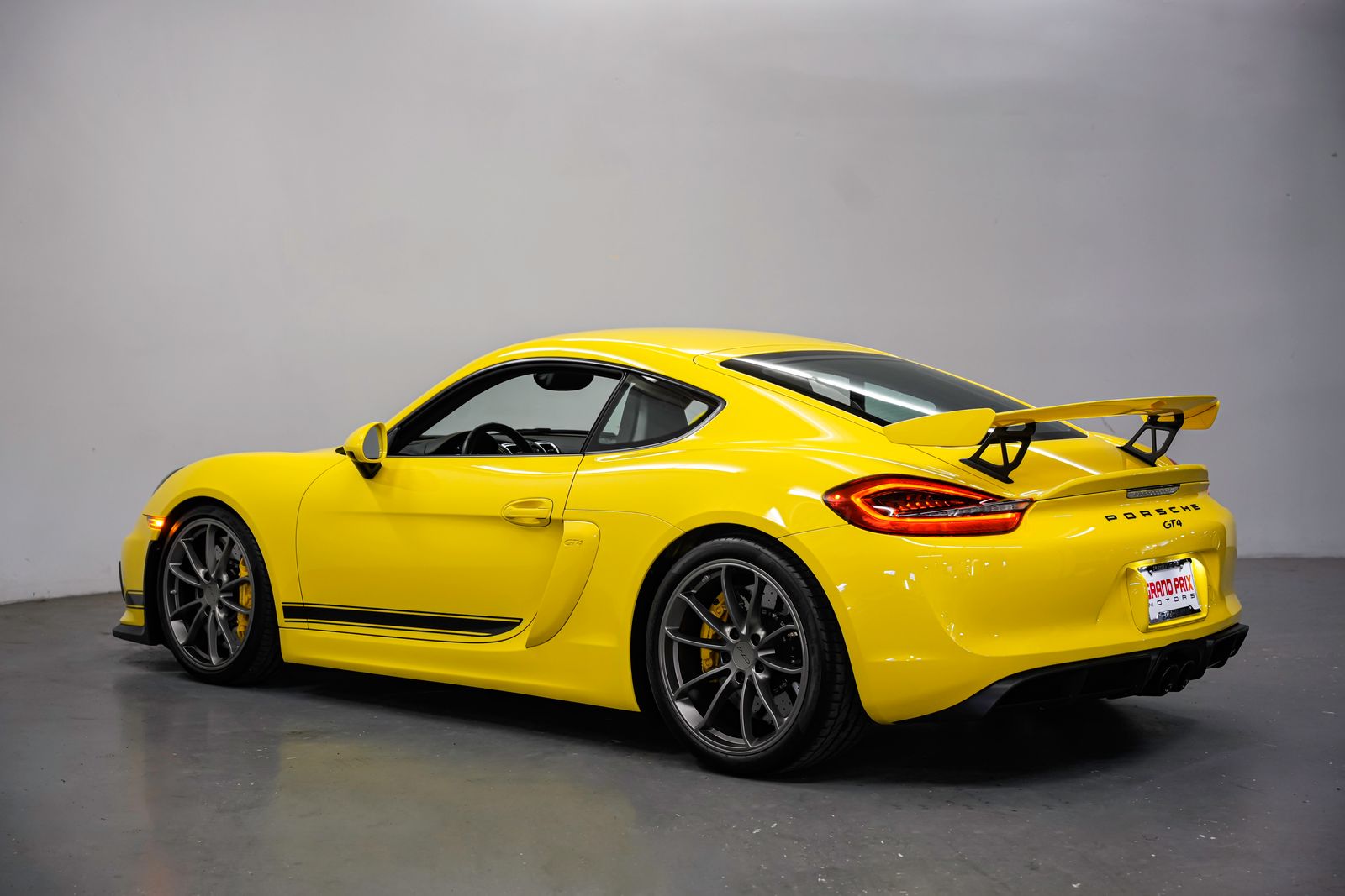 2016 Porsche Cayman GT4 — photo 8