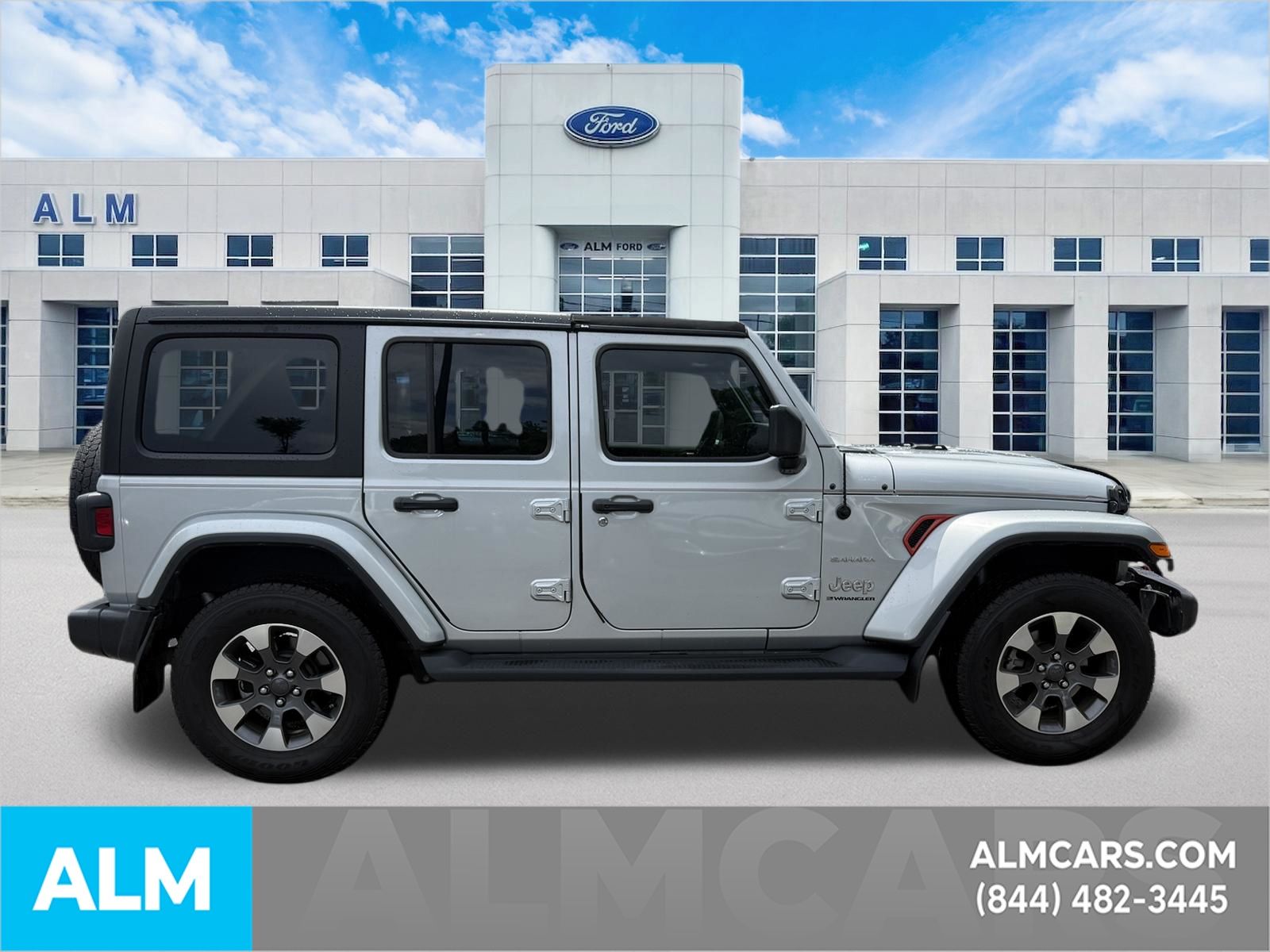 Used 2023 Silver Jeep Sahara image 5