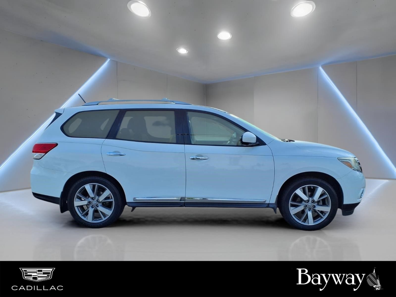 2014 Nissan Pathfinder Platinum White at Ultimate Motorsports