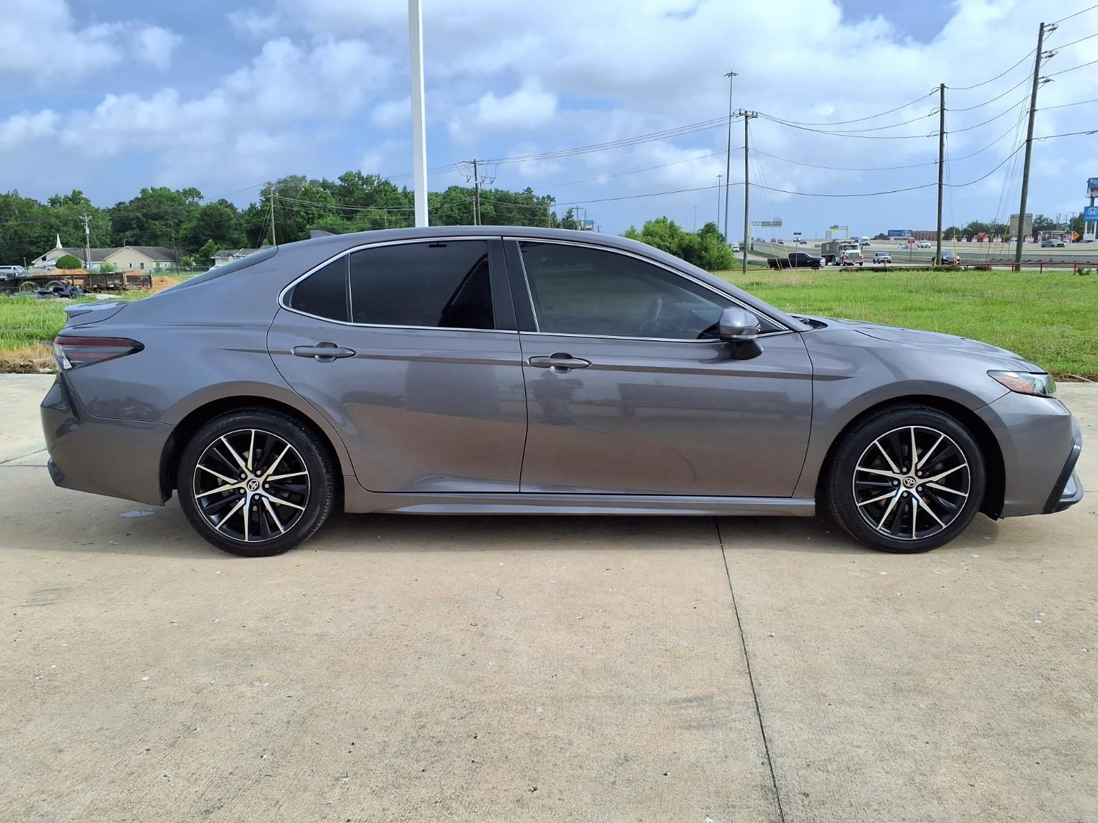 2021 Toyota Camry SE Gray at Autostrade