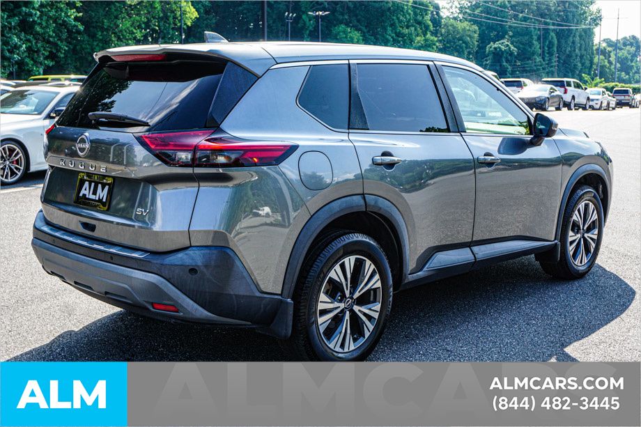 Used 2022 Gray Nissan SV image 5