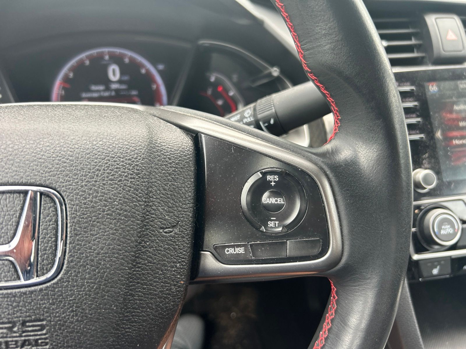 Used 2019 Lunar Silver Metallic Honda Si image 22