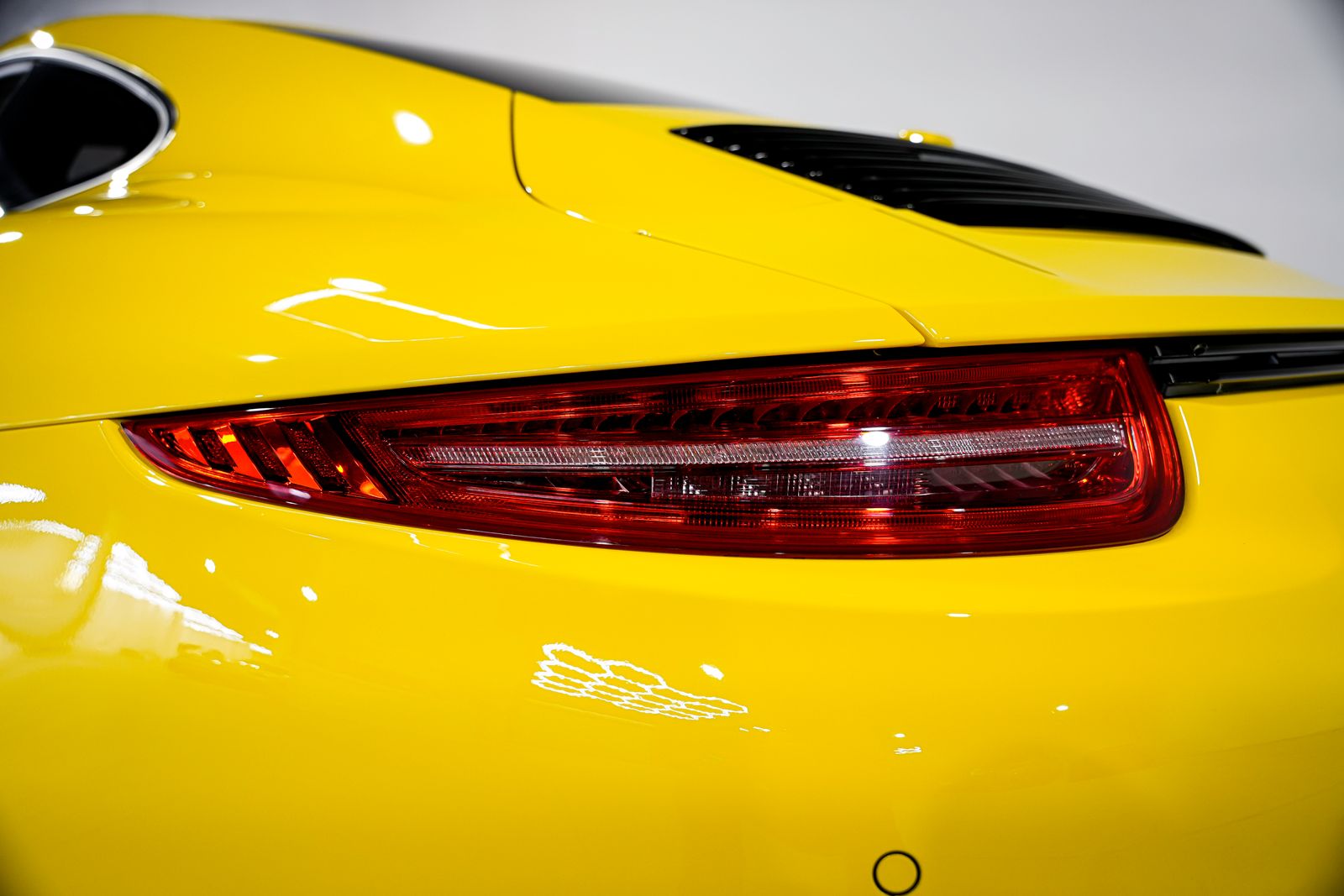 2015 Porsche 911 Carrera GTS — photo 34