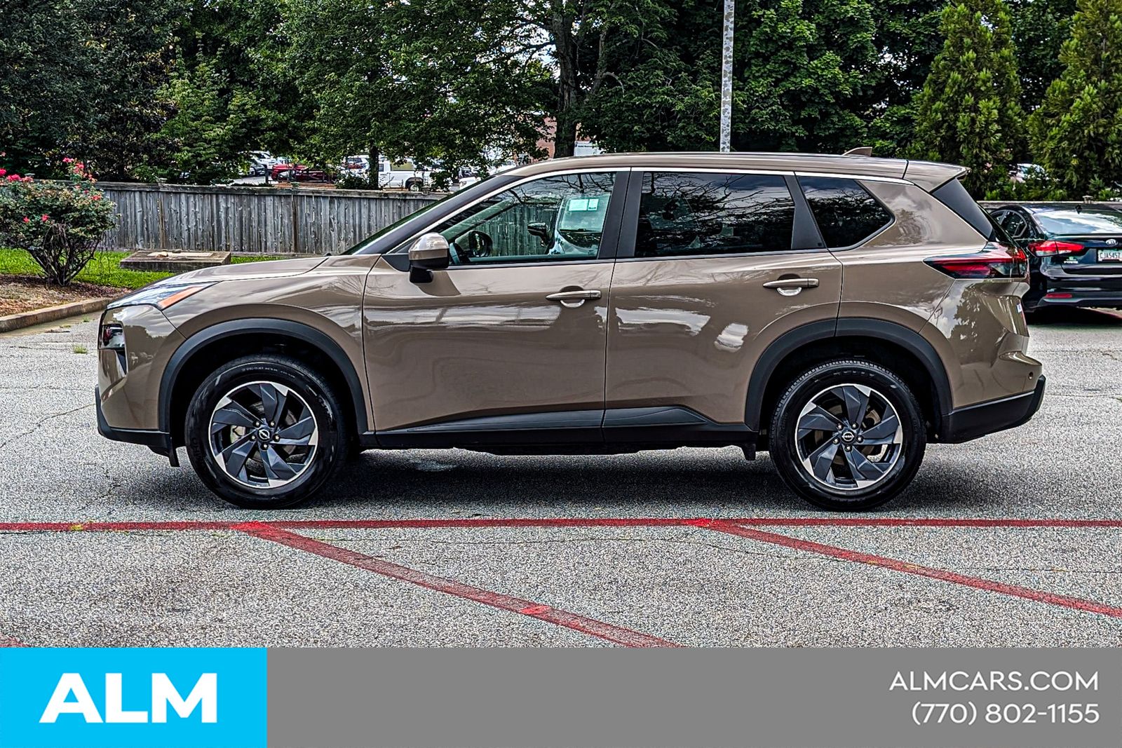 Used 2025 Beige/tan Nissan SV image 10