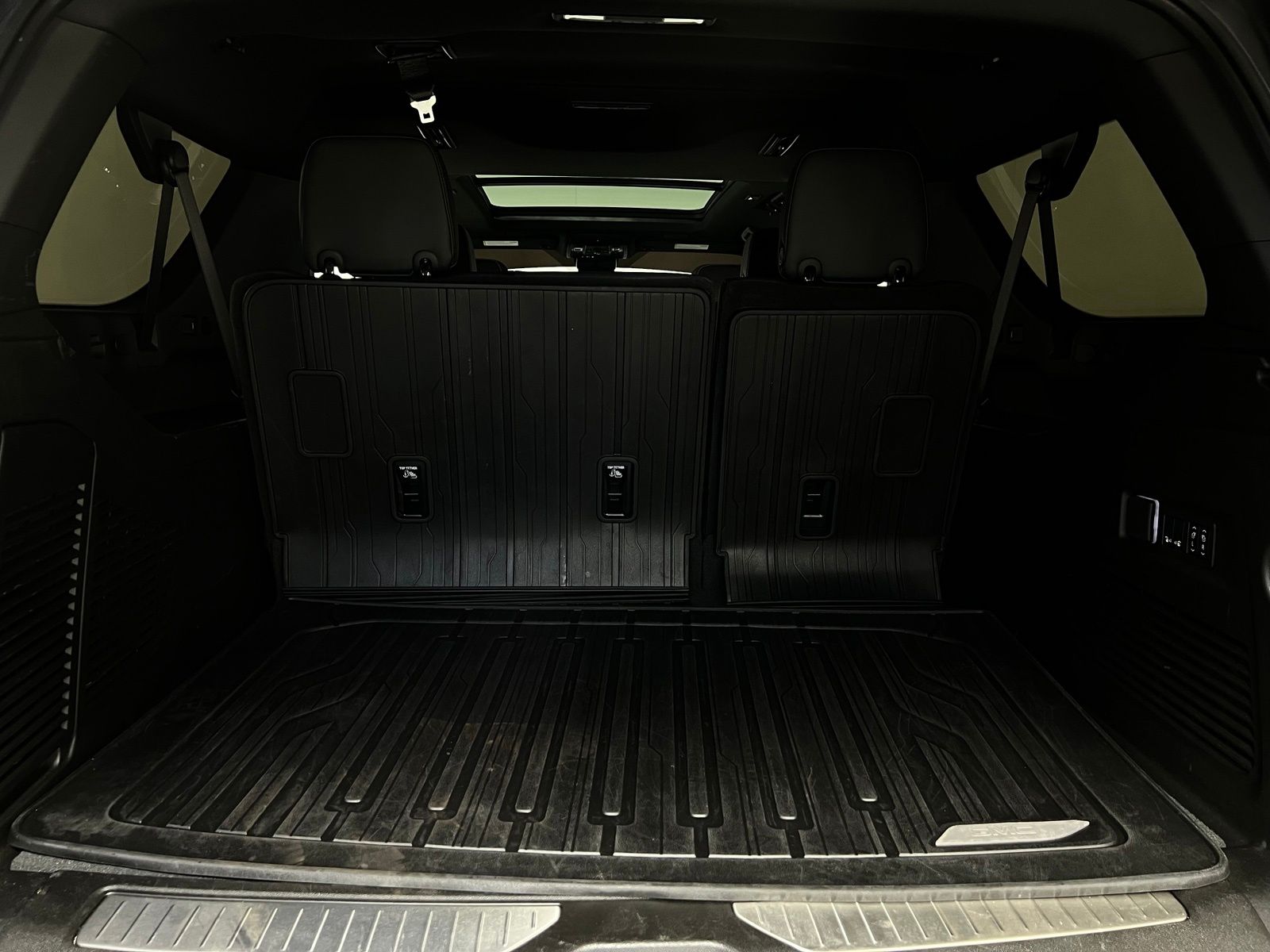 Thumbnail: 2025 GMC Yukon XL - 32