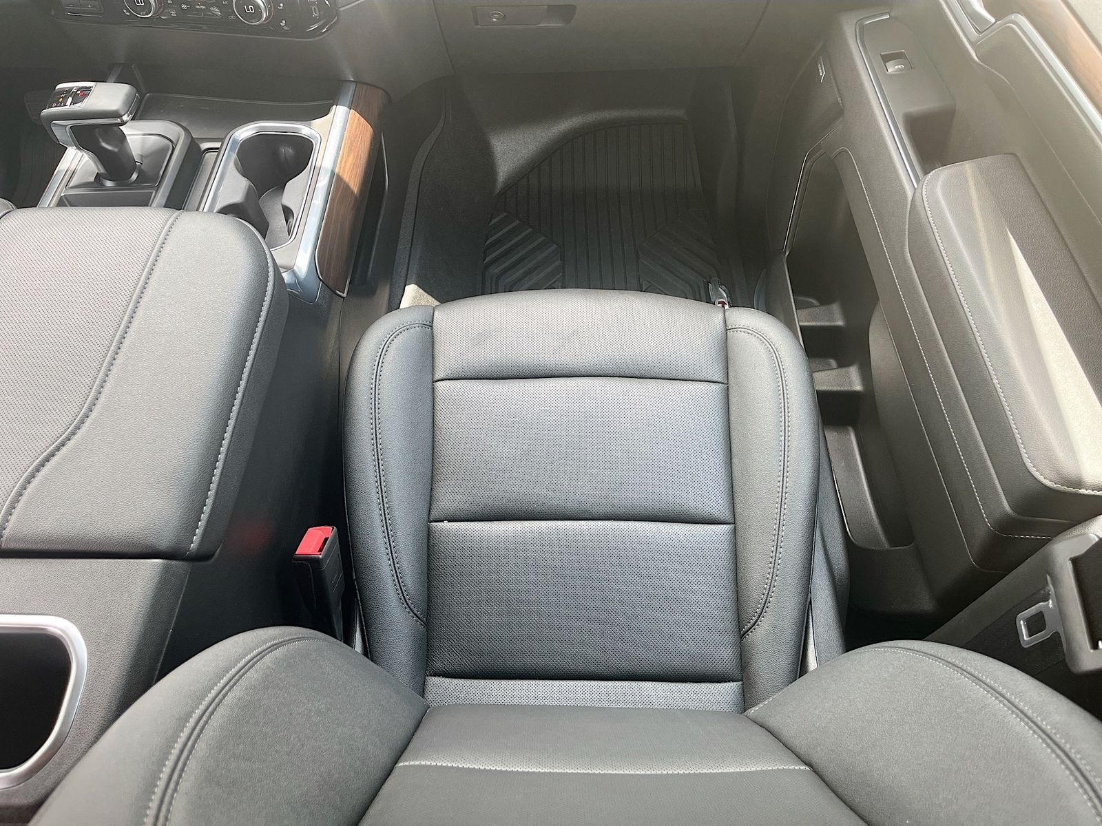 Used 2023 White GMC SLT image 24