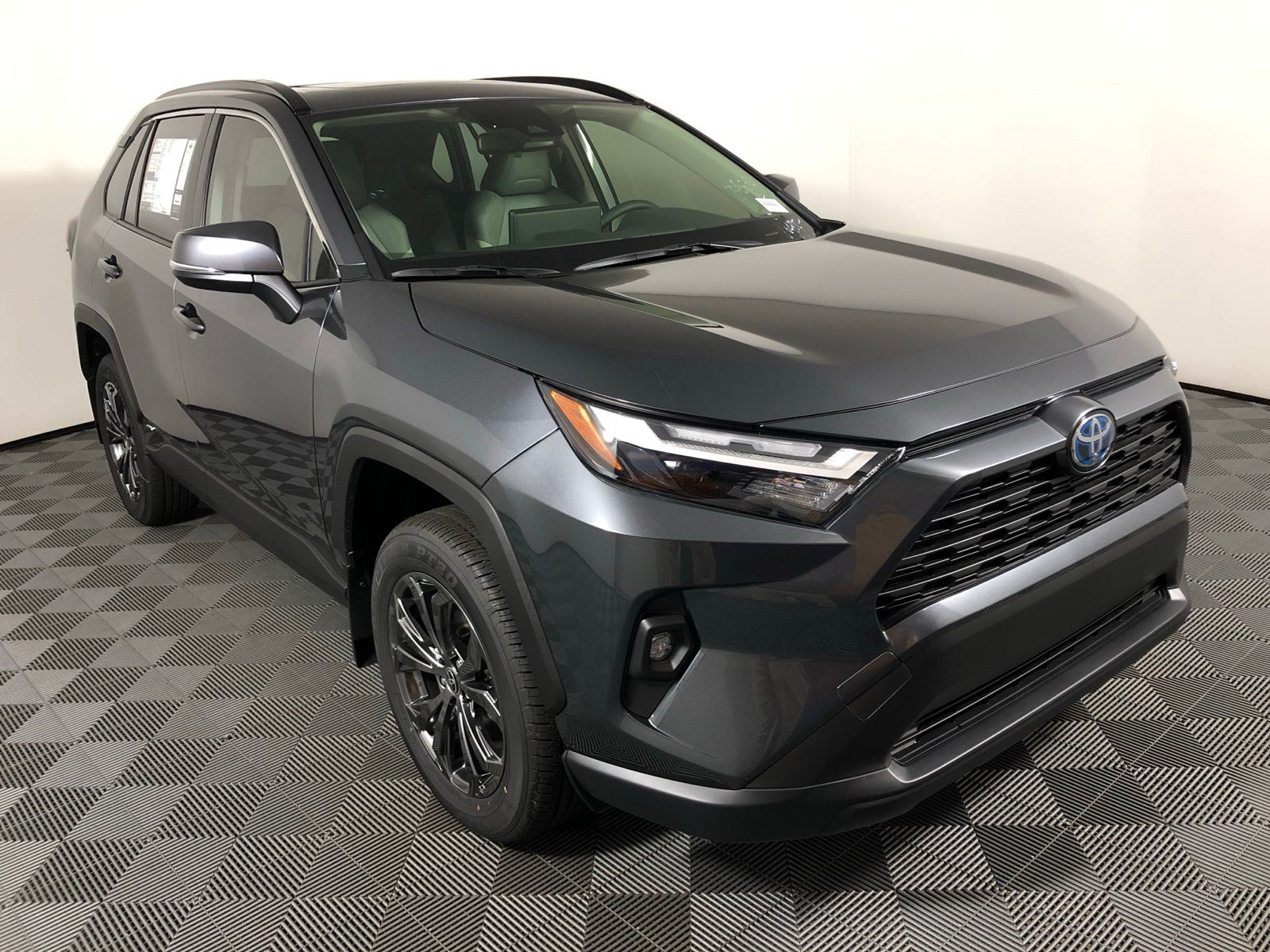 2025 Toyota RAV4 XLE Premium 3