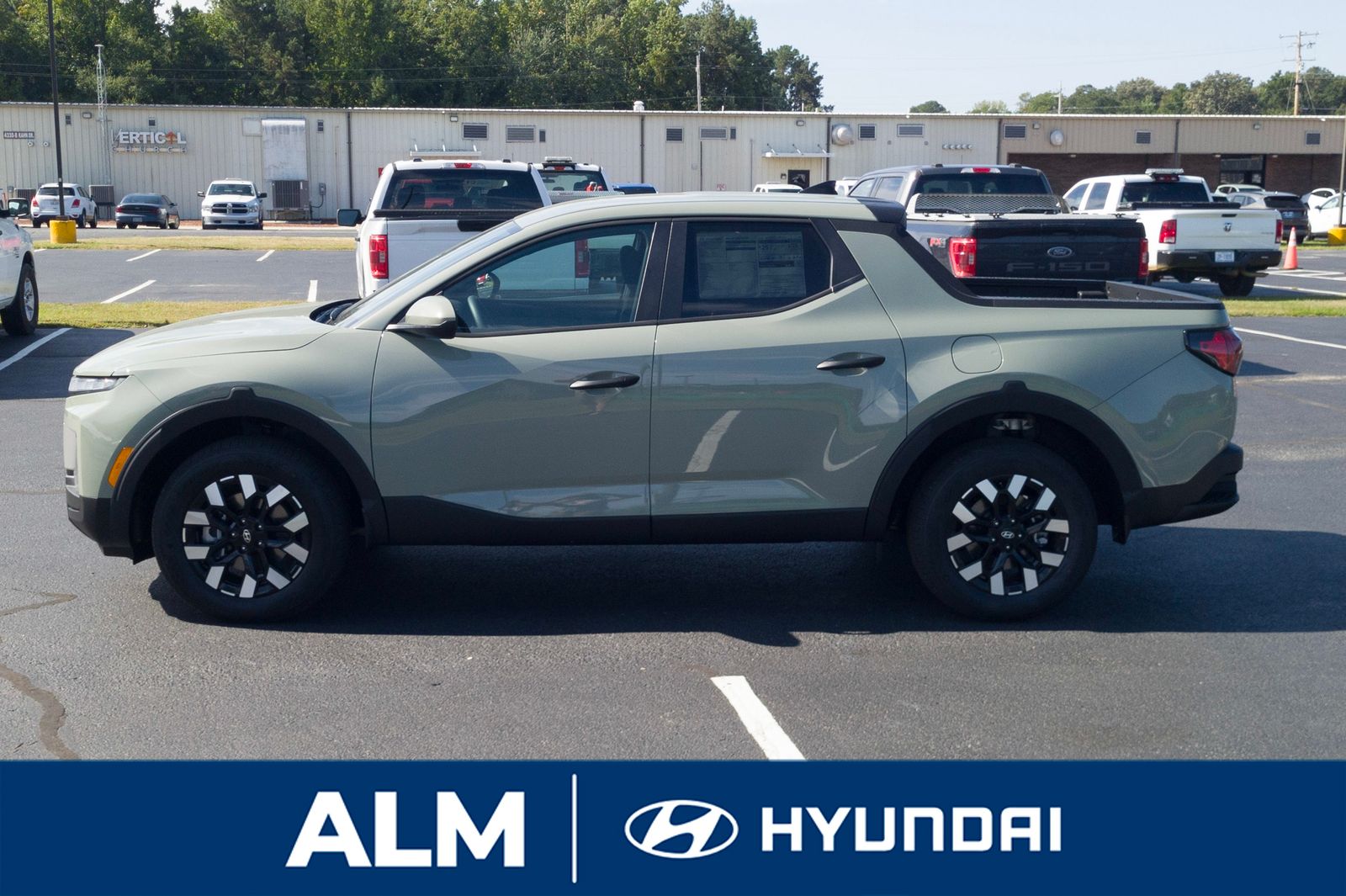 2026 Hyundai Santa Cruz SE photo 3