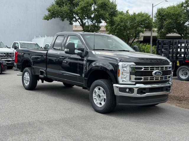 Agate Black Metallic 2026 Ford F-250 Super Duty XLT SuperCab 4WD Pickup Truck Four-Wheel Drive Automatic