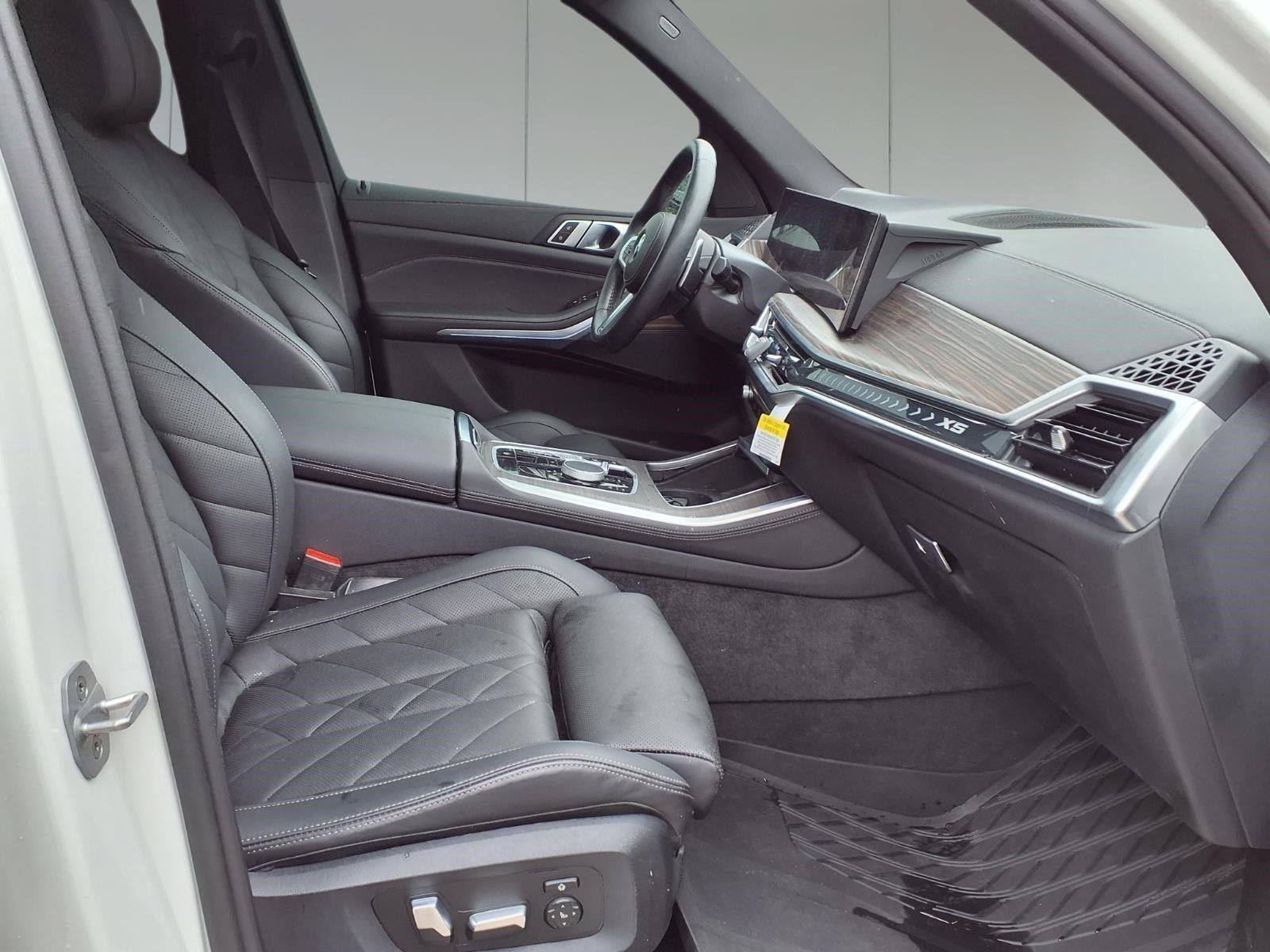 2025 BMW X5 sDrive40i White at DeMontrond Auto Country