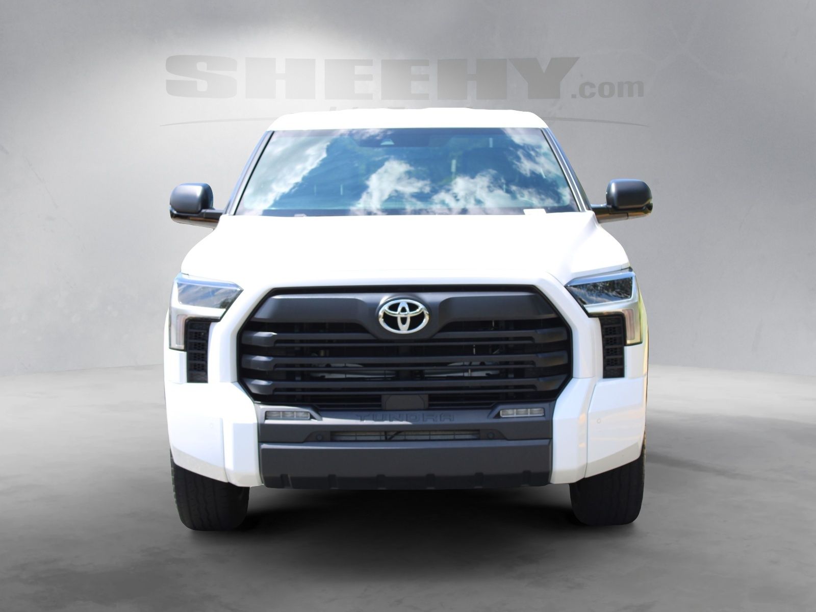 Used 2025 White Toyota SR5 image 14