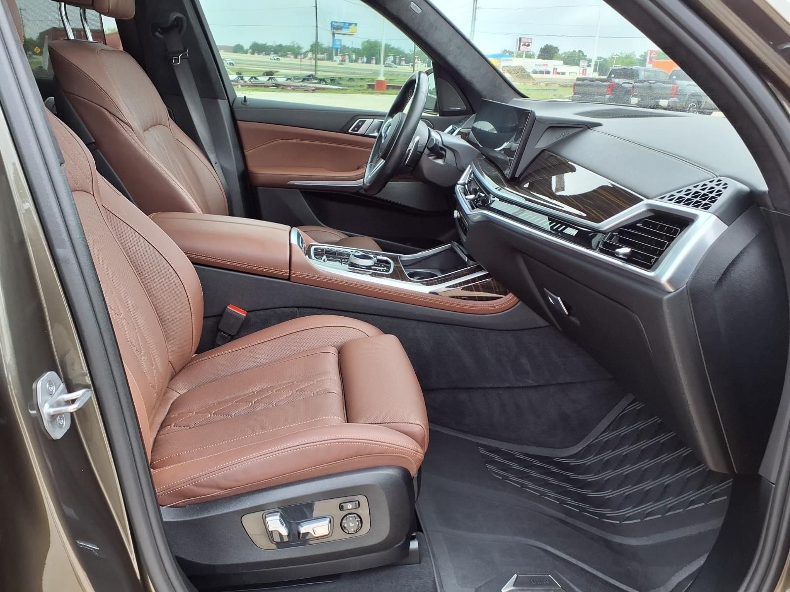 2024 BMW X7 M60i Green at Westside Lexus