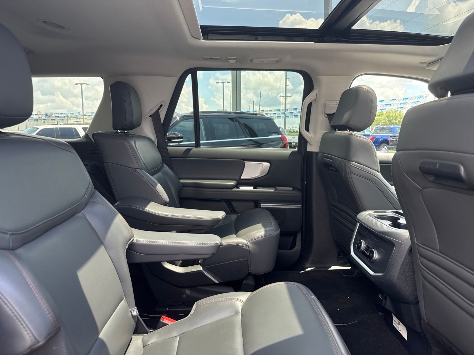 2025 Ford Expedition image 17