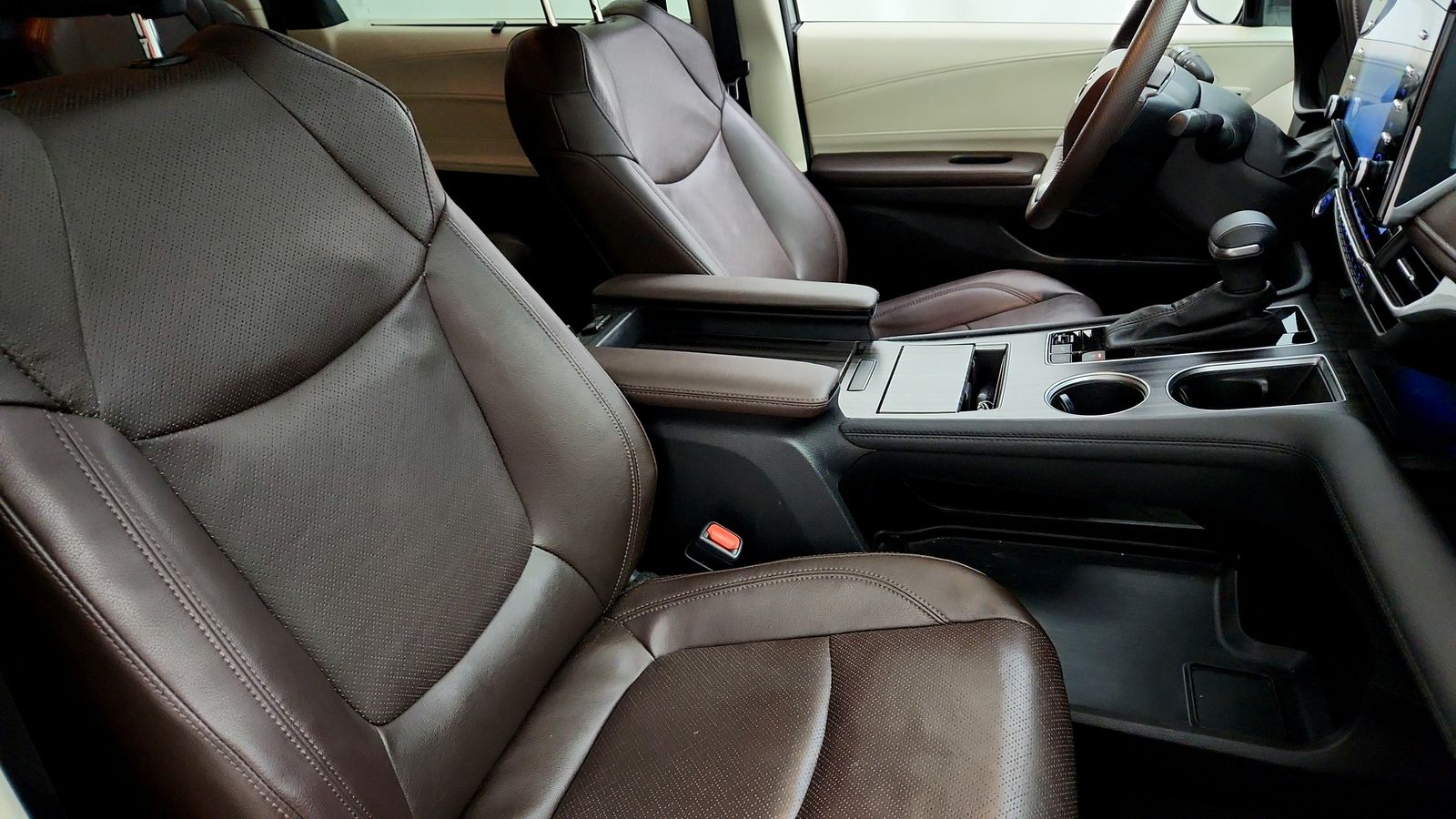 Used 2024  Toyota Platinum image 41