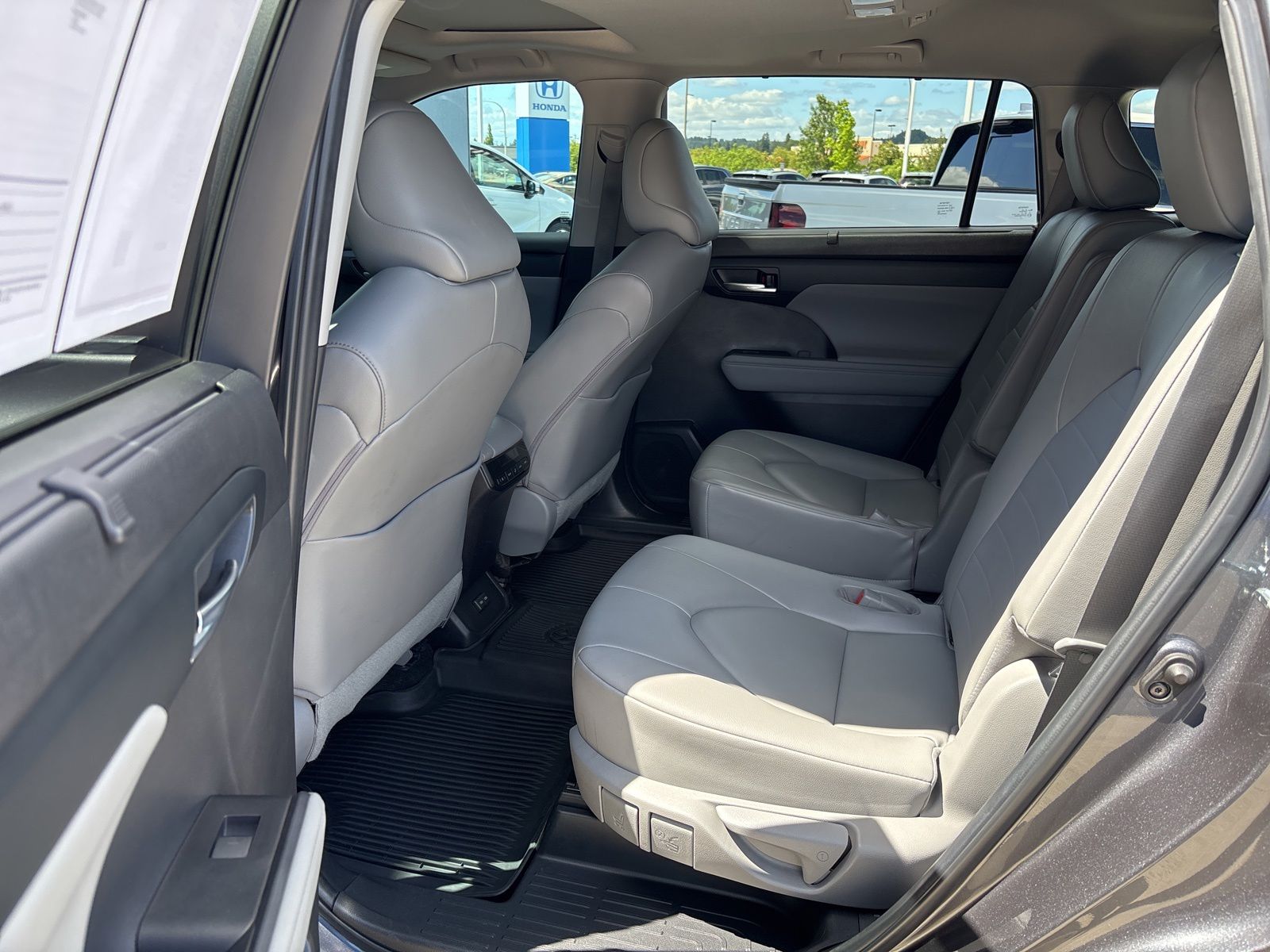 Used 2023 Toyota Highlander SUV
