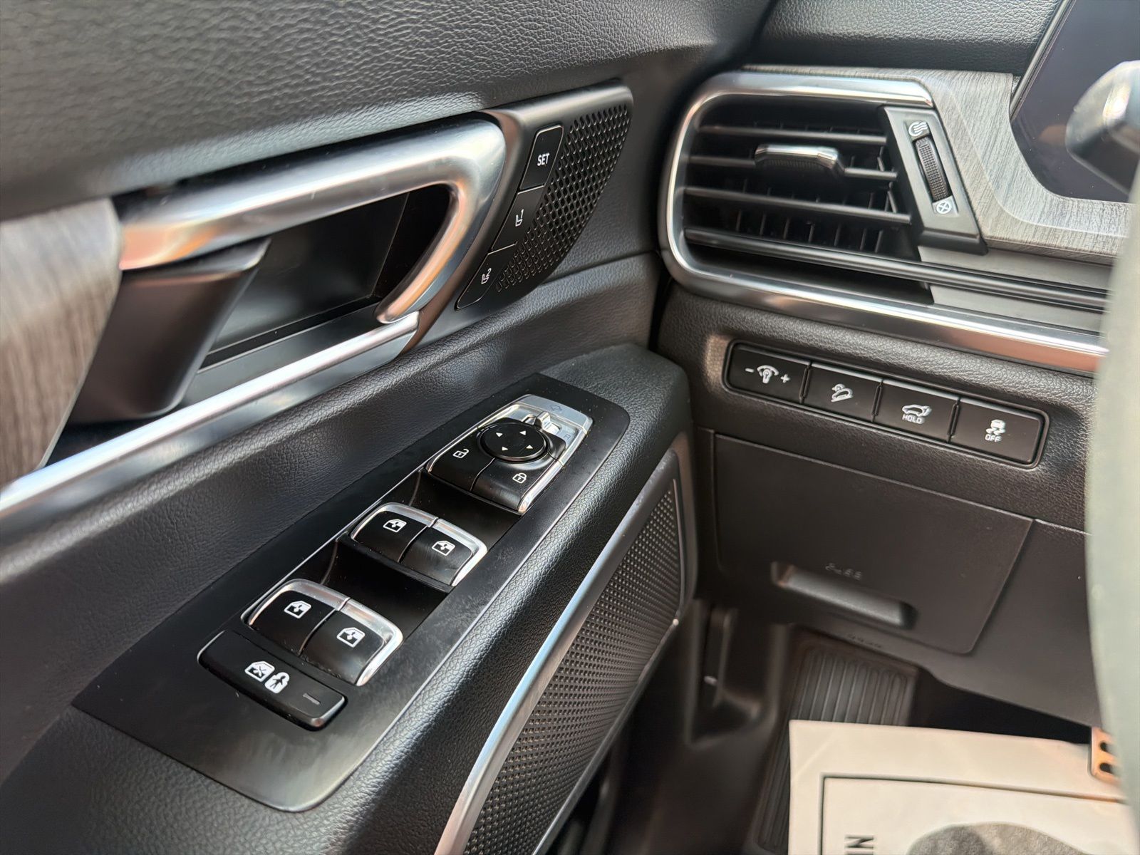 Used 2024 Everlasting Silver Kia SX image 23