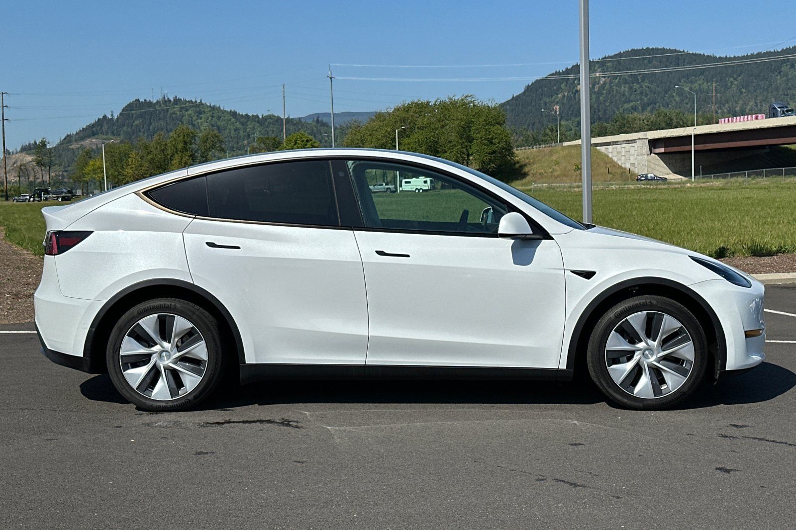 Used 2021 Tesla Model Y Long Range with VIN 5YJYGDEE1MF160261 for sale in Eugene, OR