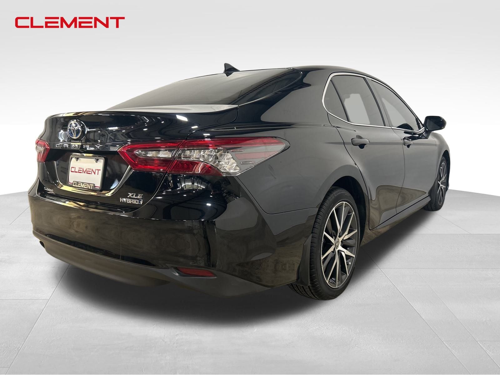 2022 Toyota Camry Hybrid XLE 5