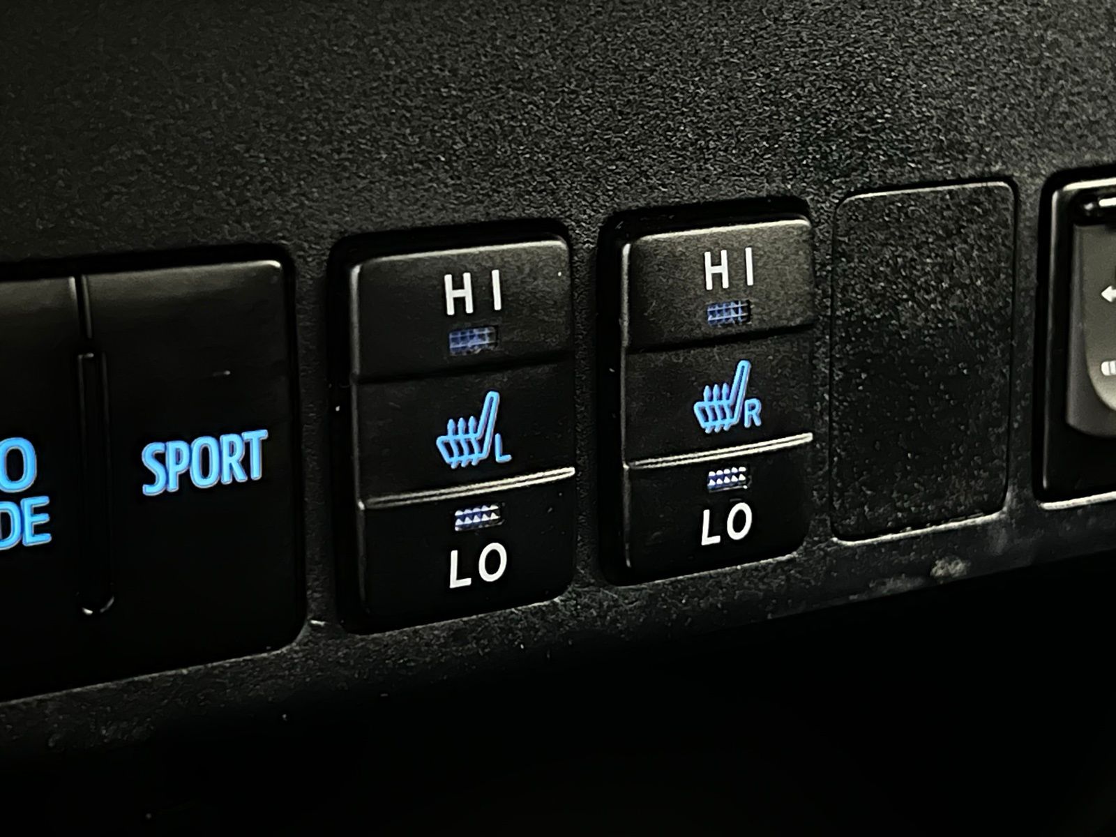 Thumbnail: 2018 Toyota RAV4 - 22