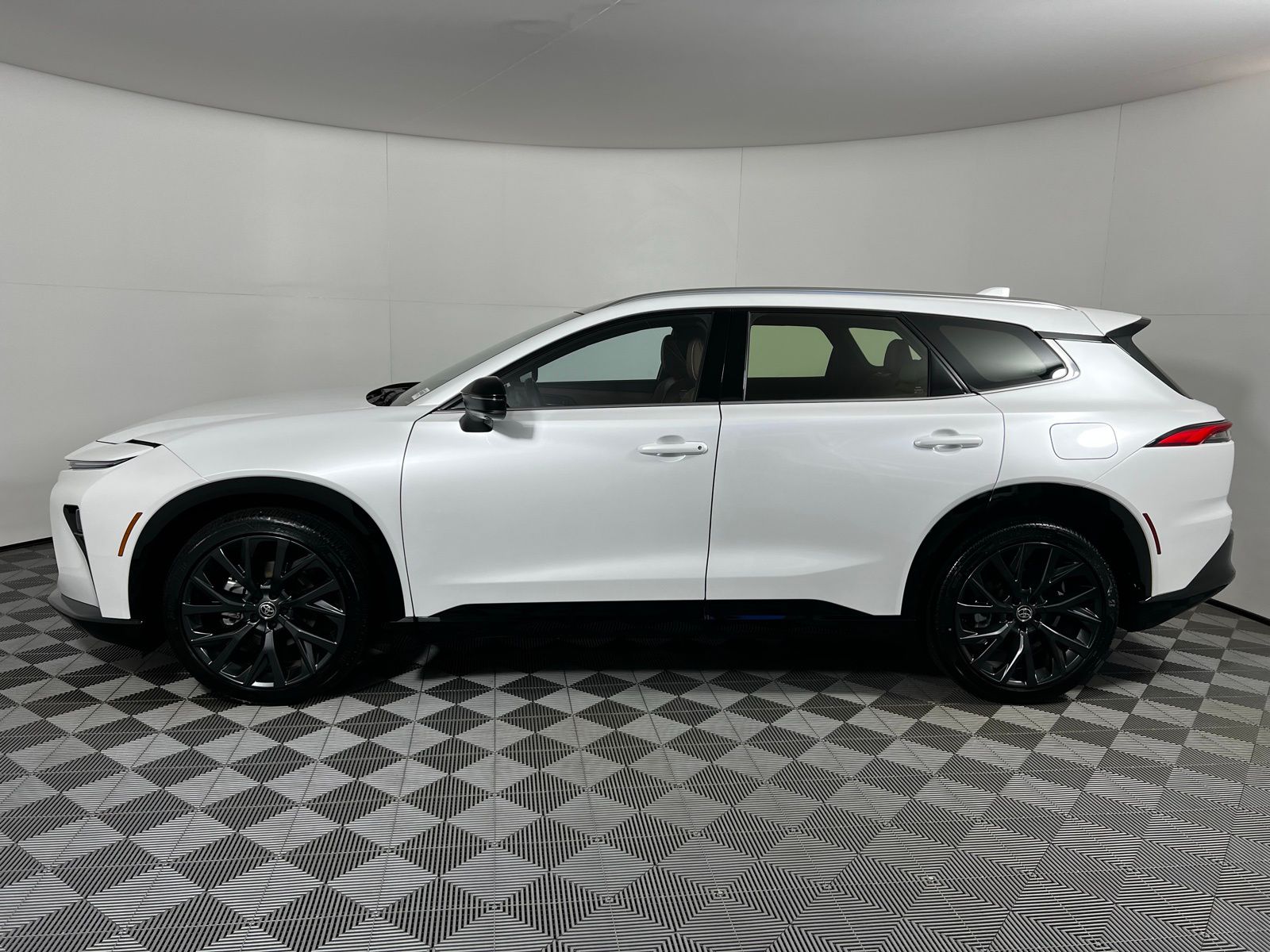 Thumbnail: 2025 Toyota Crown Signia - 8