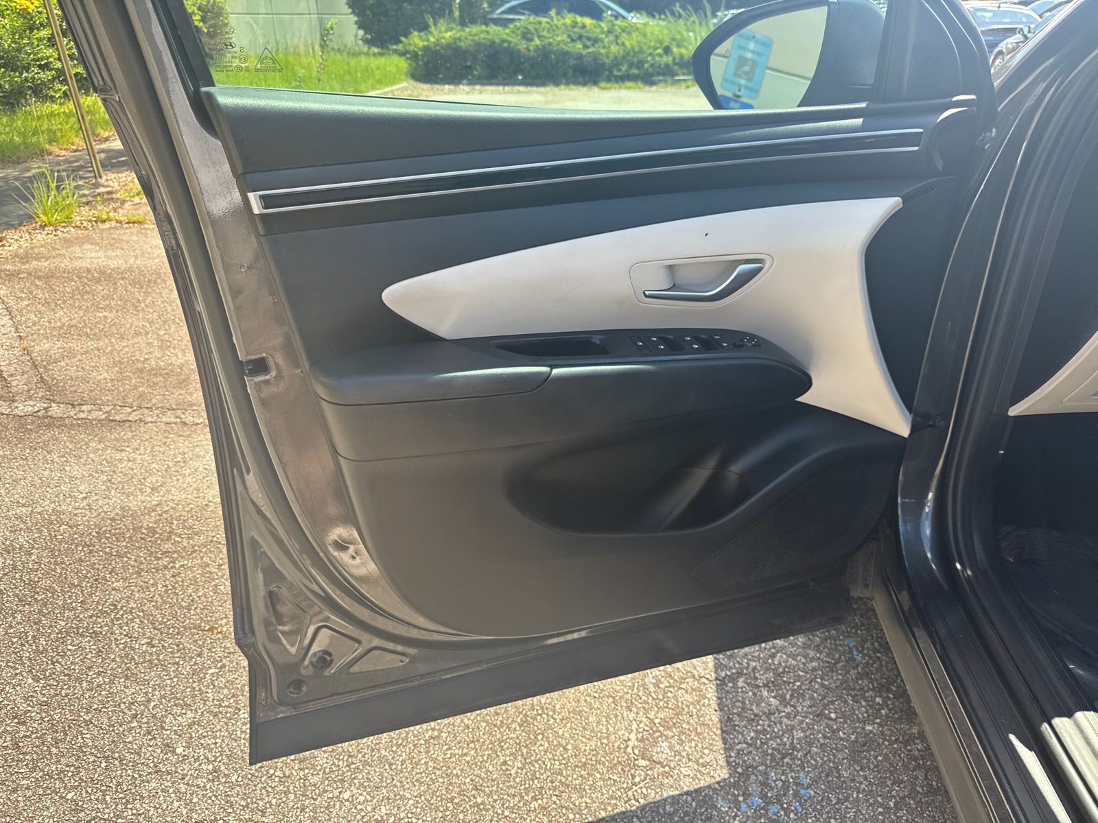 Used 2022 Gray Hyundai SEL image 10