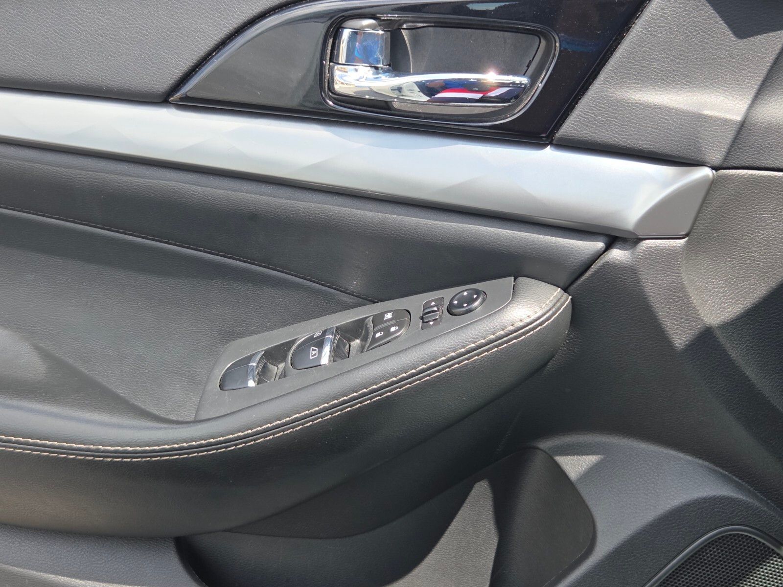 Used 2023 White Nissan SV image 26